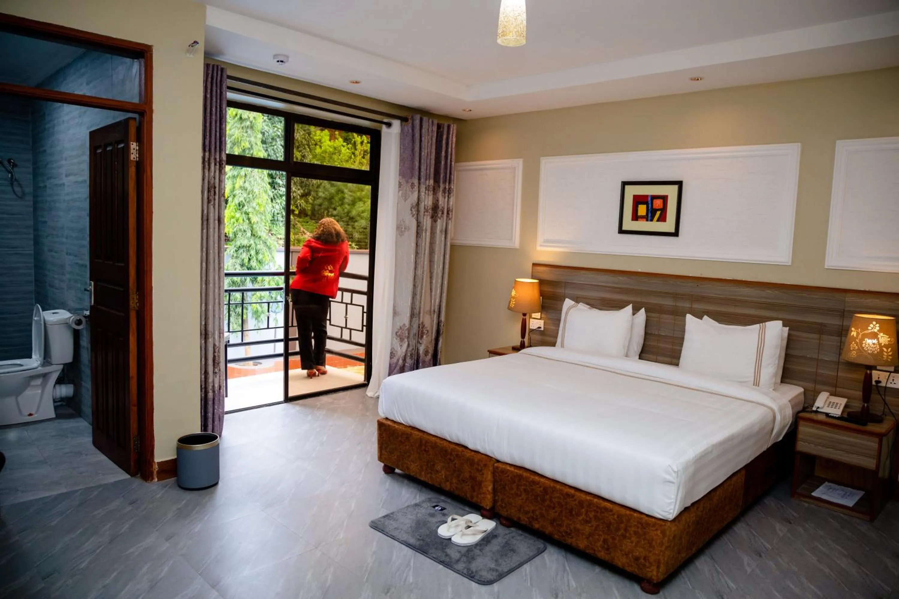 Pool view, Bed in Greenside Hotel