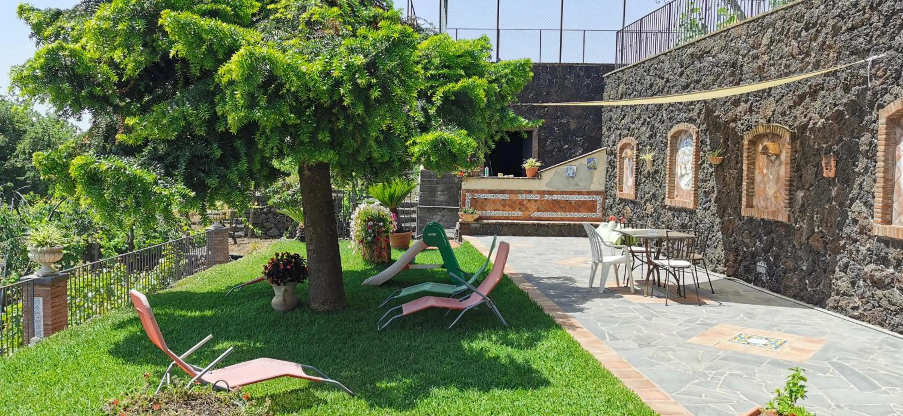 Patio in B&B Villa Dagala