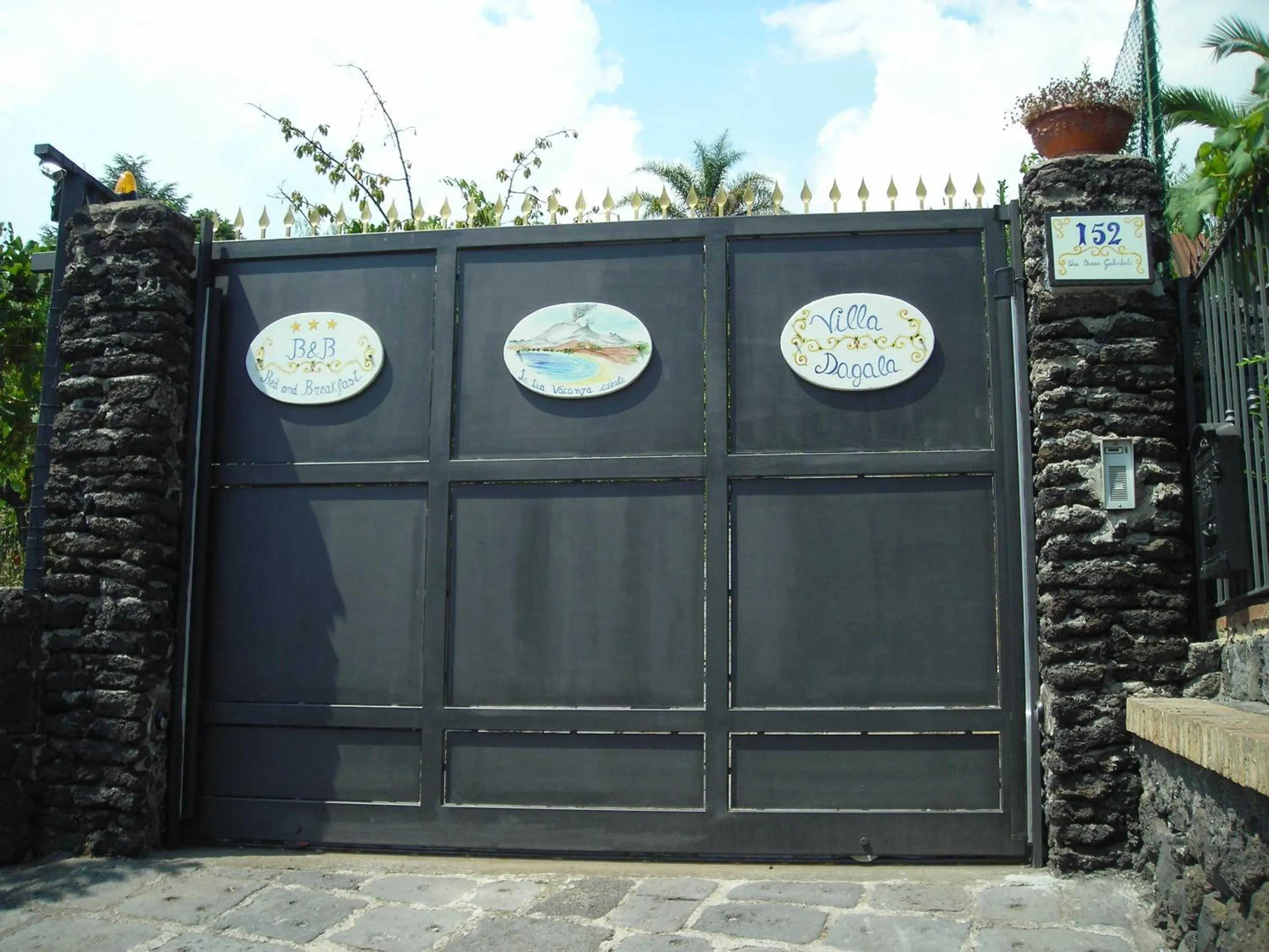 Facade/entrance in B&B Villa Dagala