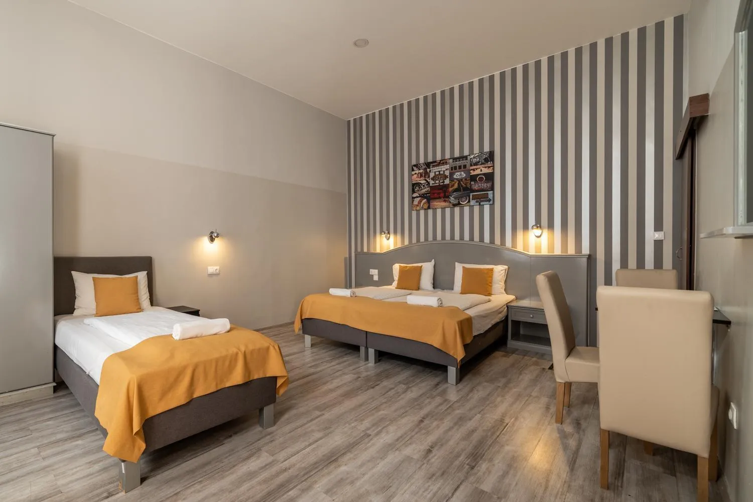 Photo of the whole room, Bed in Full Moon Budapest