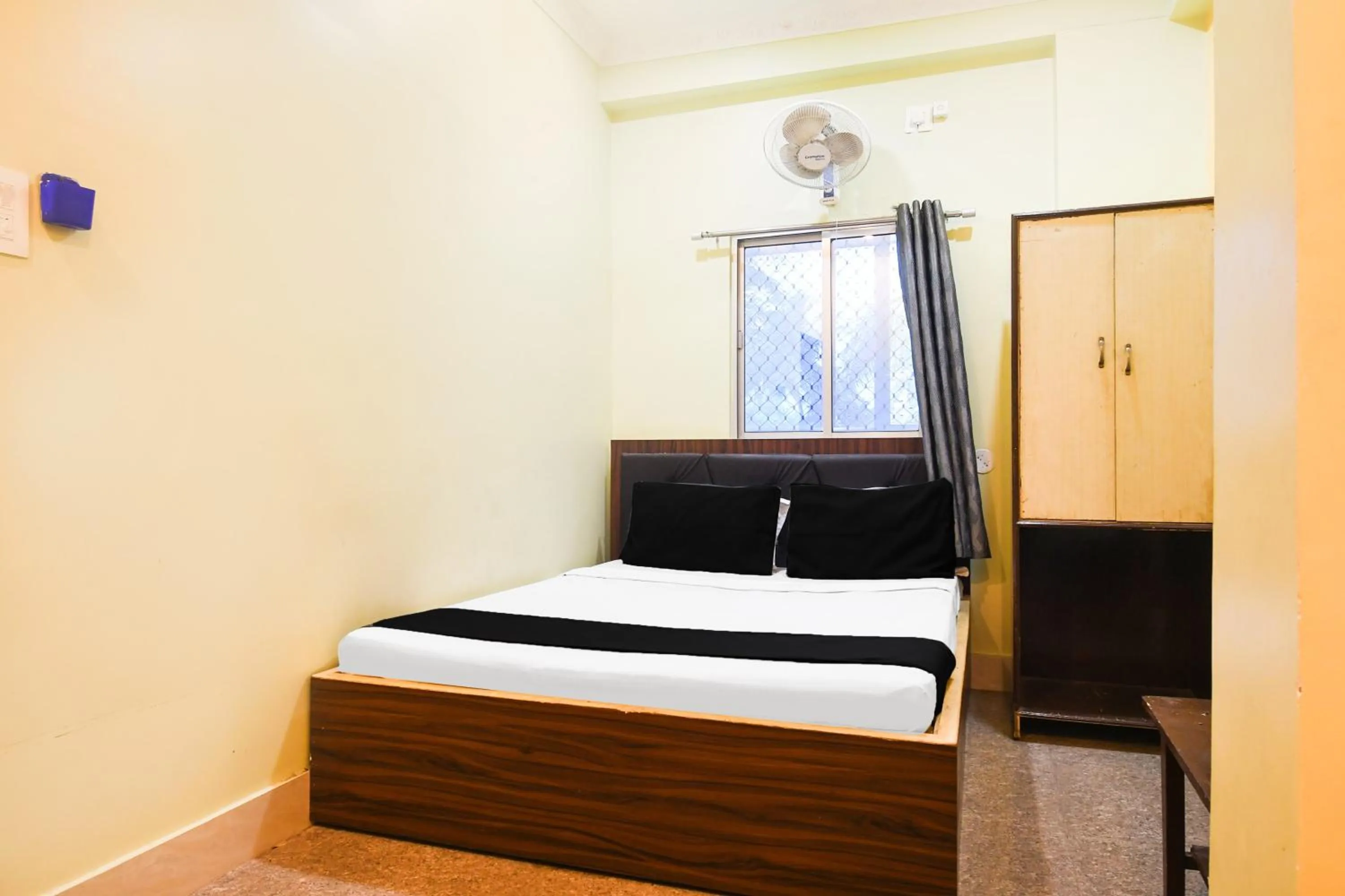 Bedroom, Bed in Hotel O Paschima dwar Jagannath temple formerly Ananga Lodge