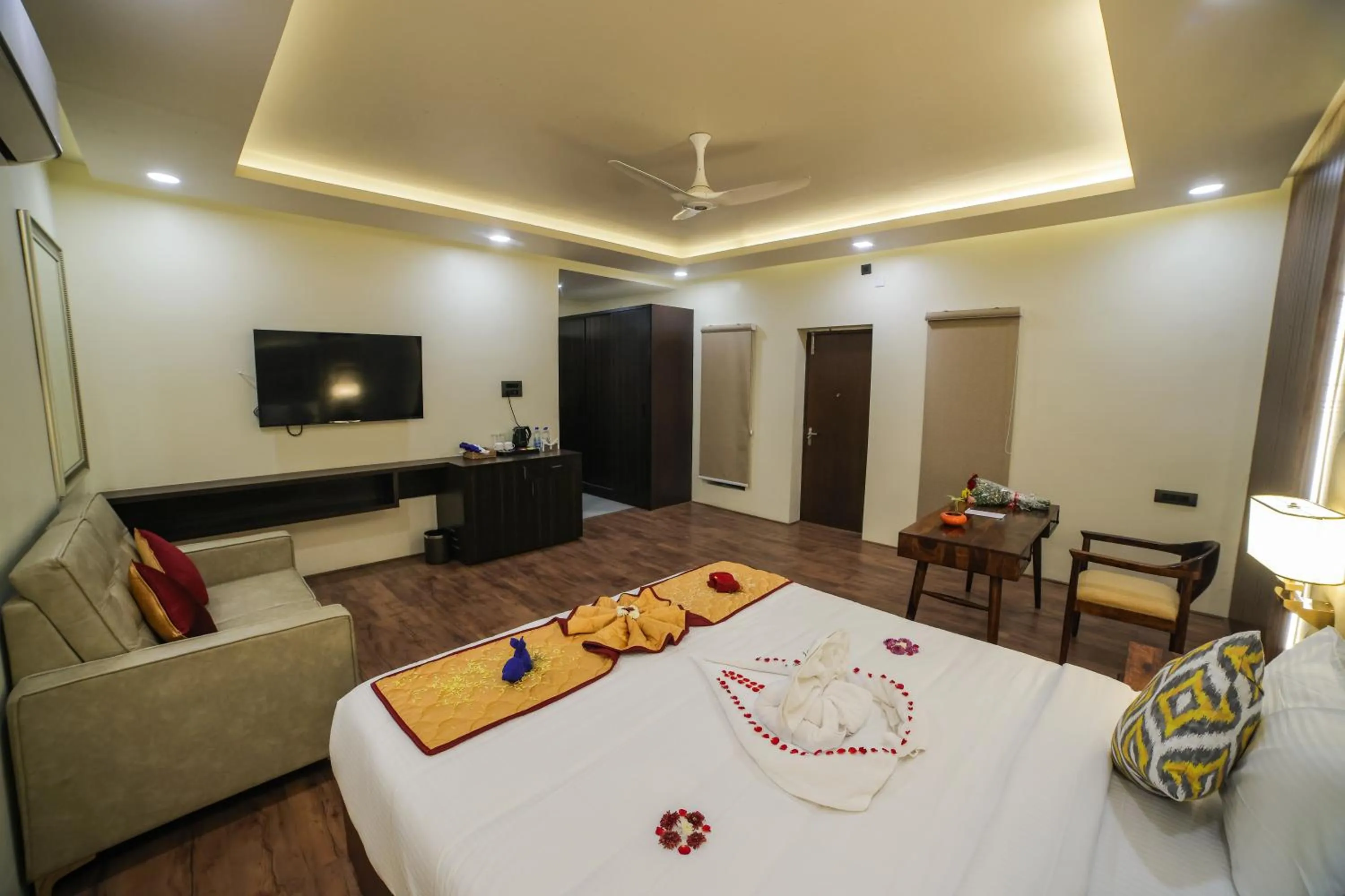 Bedroom, Bed in Lake Valley Resort and Spa Tirupati, 27 kms from Talakona Waterfall