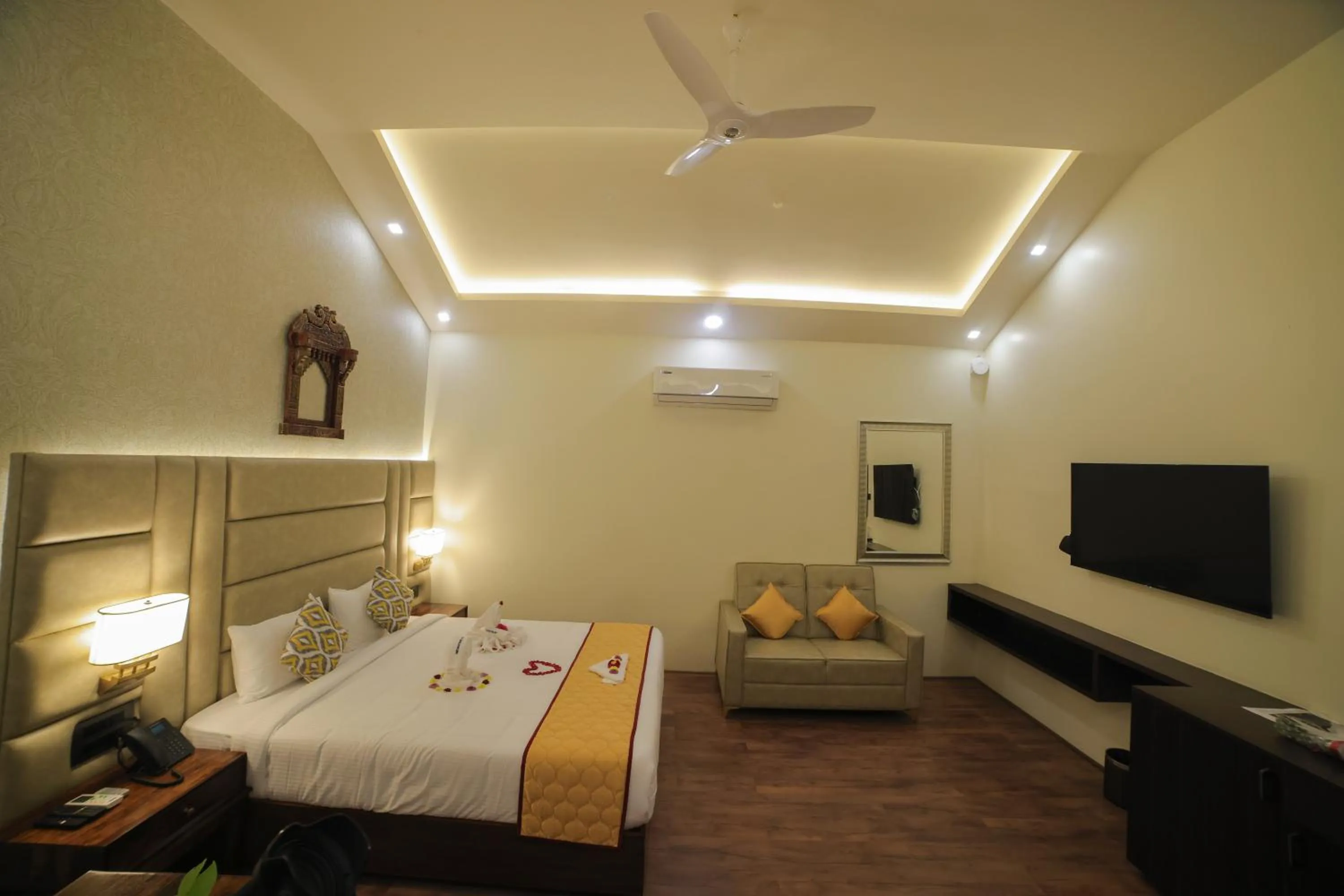 Bedroom, Bed in Lake Valley Resort and Spa Tirupati, 27 kms from Talakona Waterfall