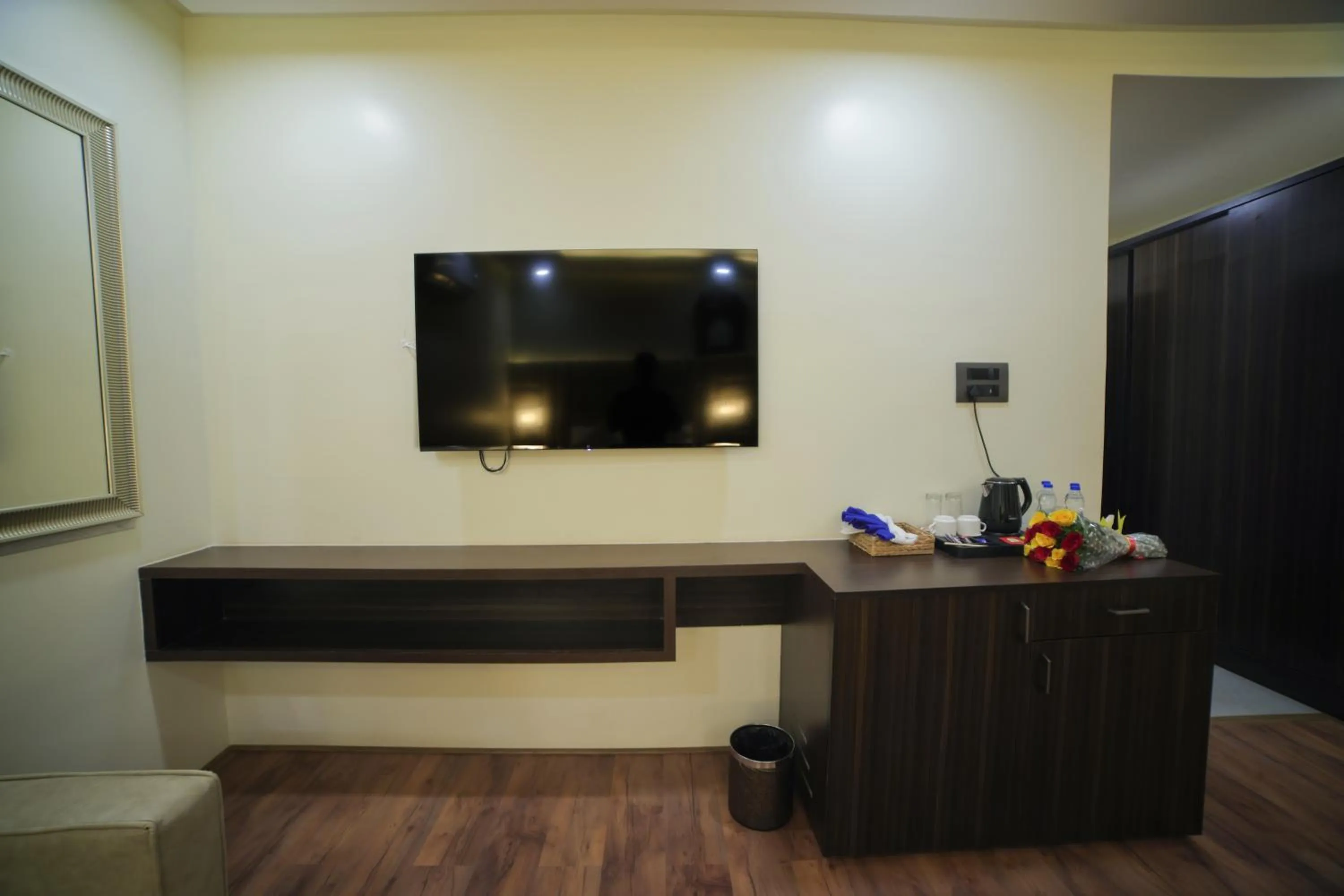 Living room in Lake Valley Resort and Spa Tirupati, 27 kms from Talakona Waterfall