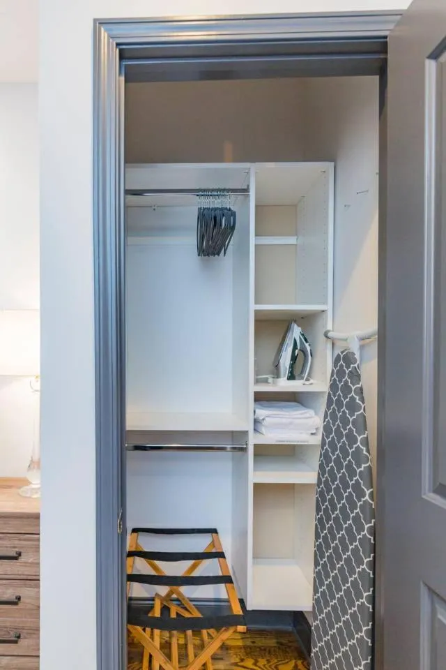 Spacious Penthouse ON the Broadway Strip