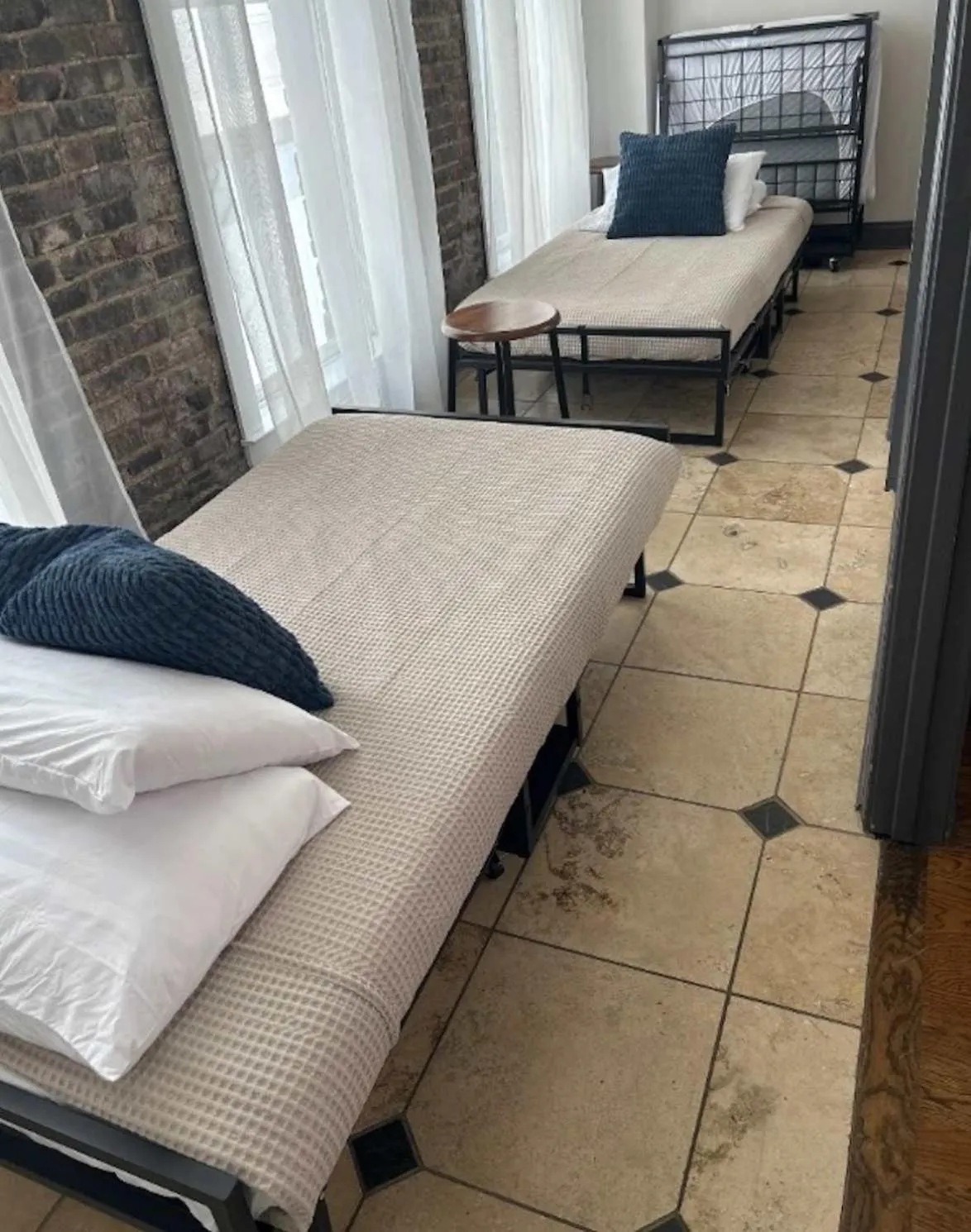 Bed in Spacious Penthouse ON the Broadway Strip