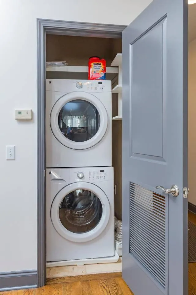 Spacious Penthouse ON the Broadway Strip