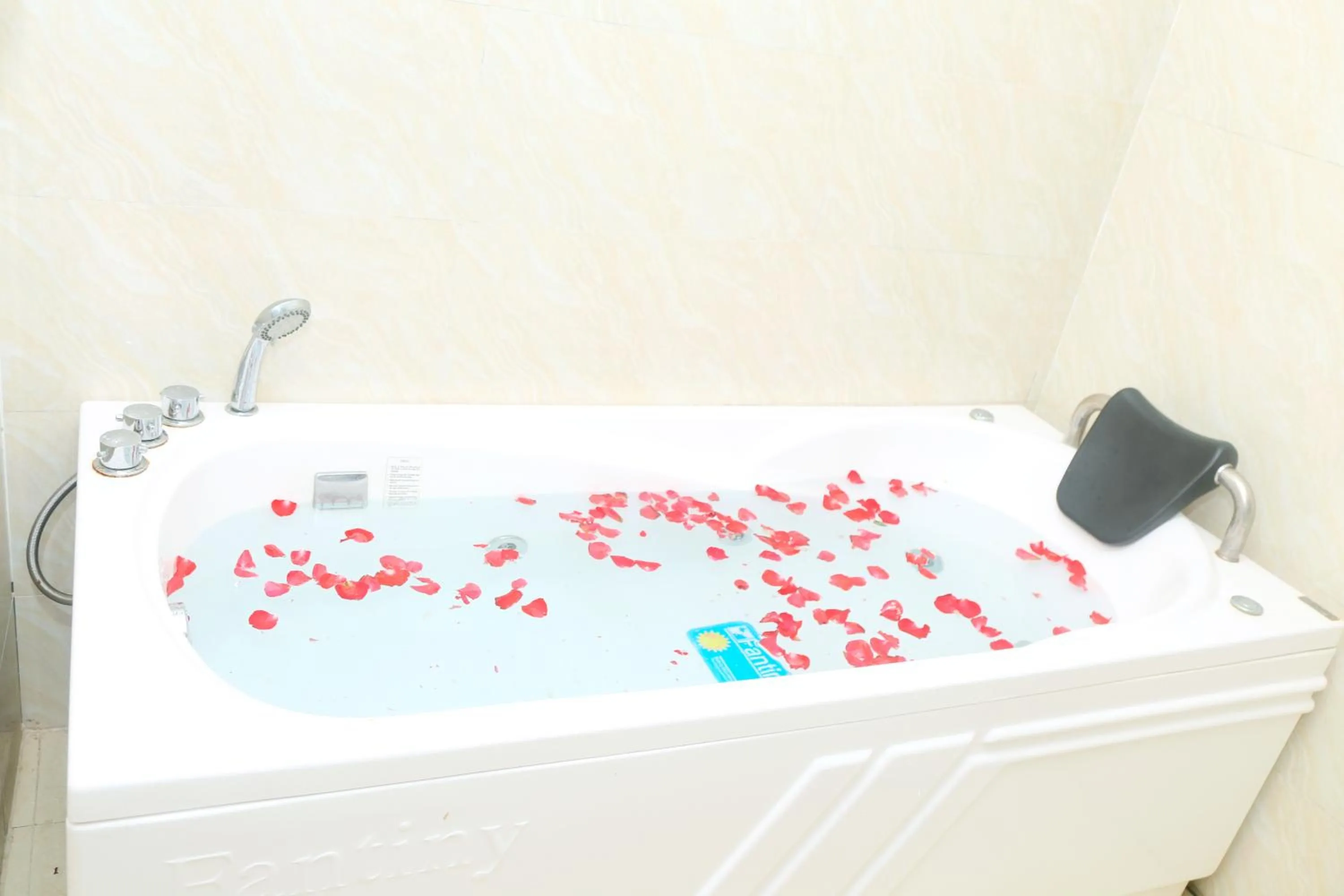 Bathroom in Noi Bai Ville Airport Hotel