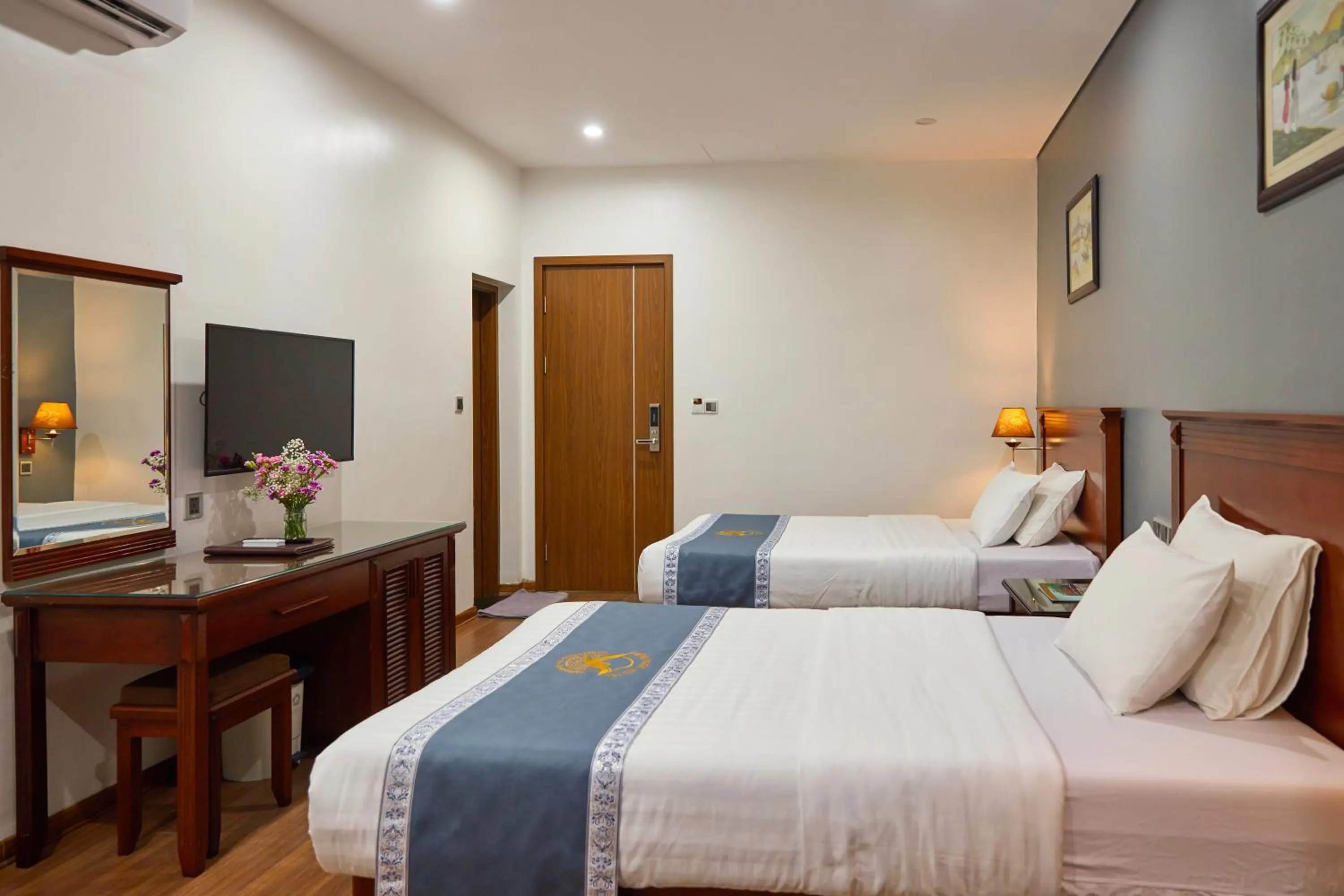 TV and multimedia, Bed in Gieng Ngoc Sea moutain View Cat Ba