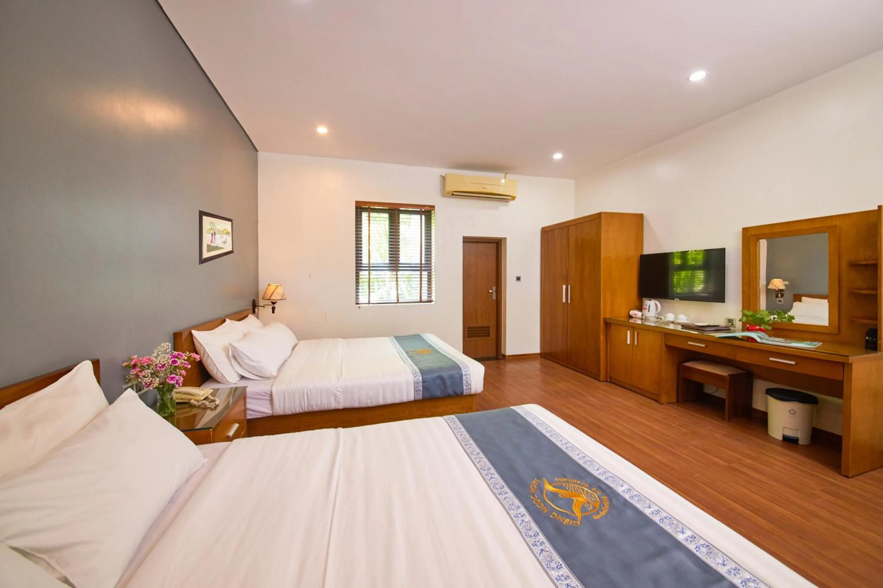 Bed in Gieng Ngoc Sea moutain View Cat Ba