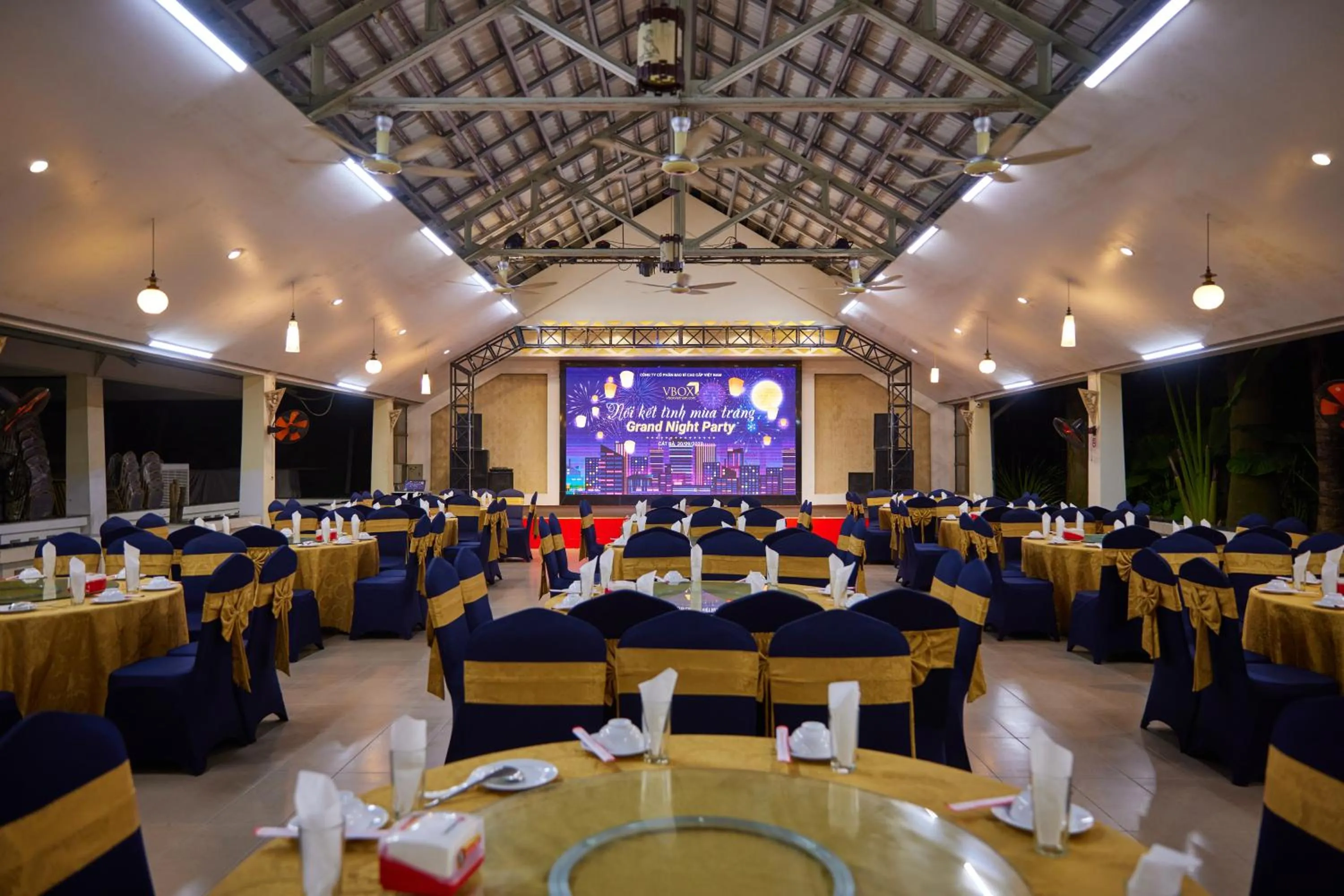 Restaurant/places to eat in Gieng Ngoc Sea moutain View Cat Ba