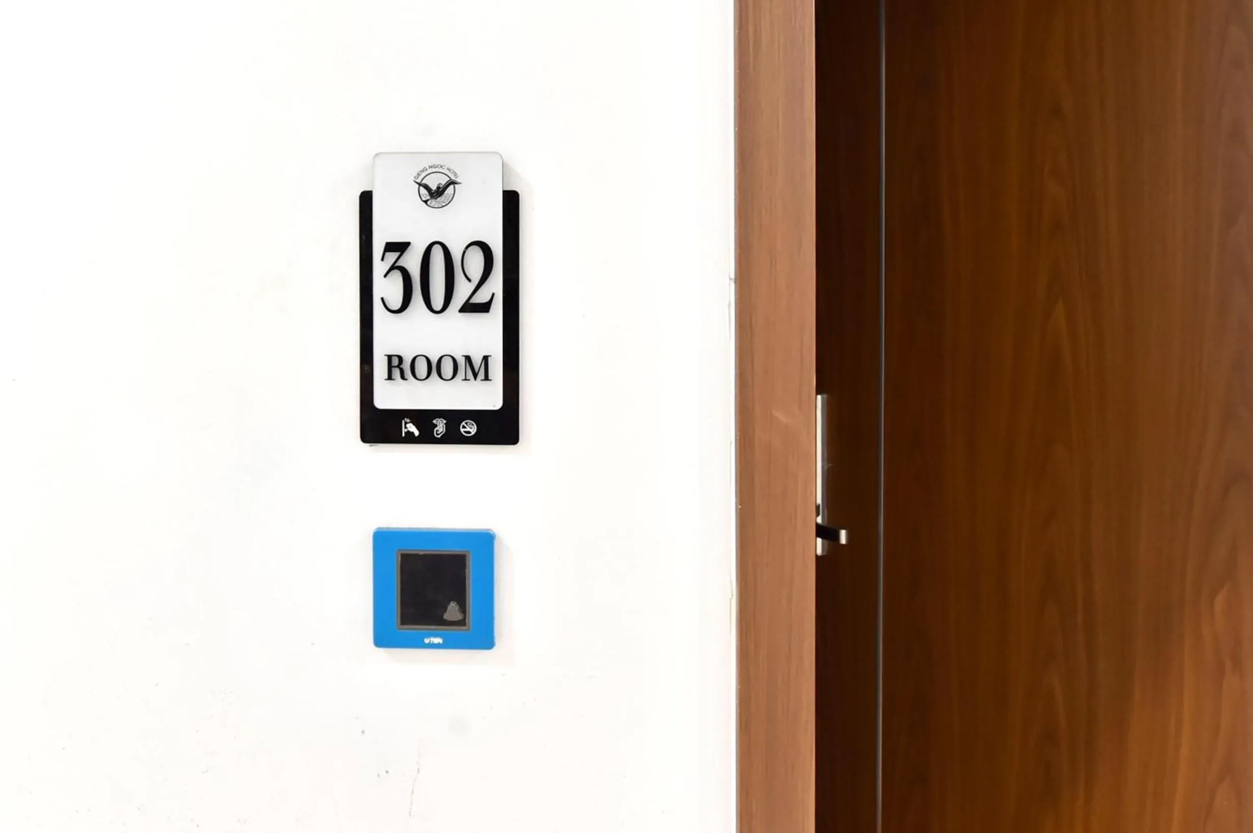 Logo/Certificate/Sign in Gieng Ngoc Sea moutain View Cat Ba