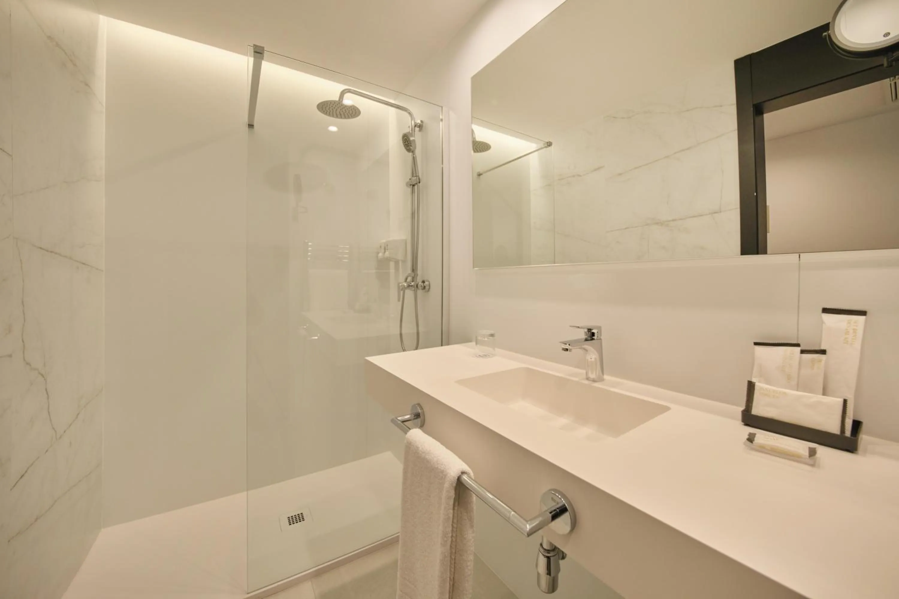 Bathroom in 1881 Madrid Ventas Hotel