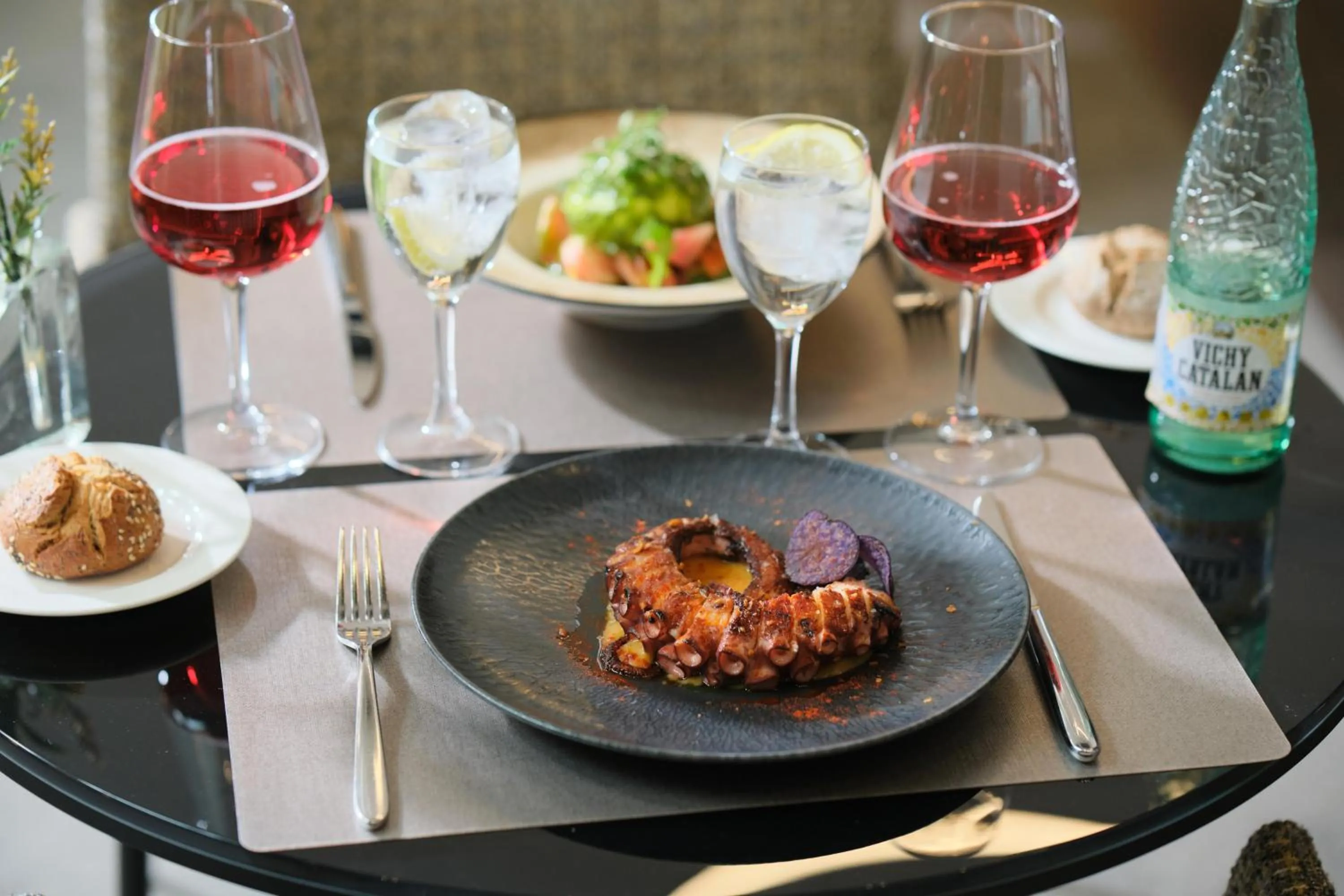 Restaurant/places to eat in 1881 Madrid Ventas Hotel