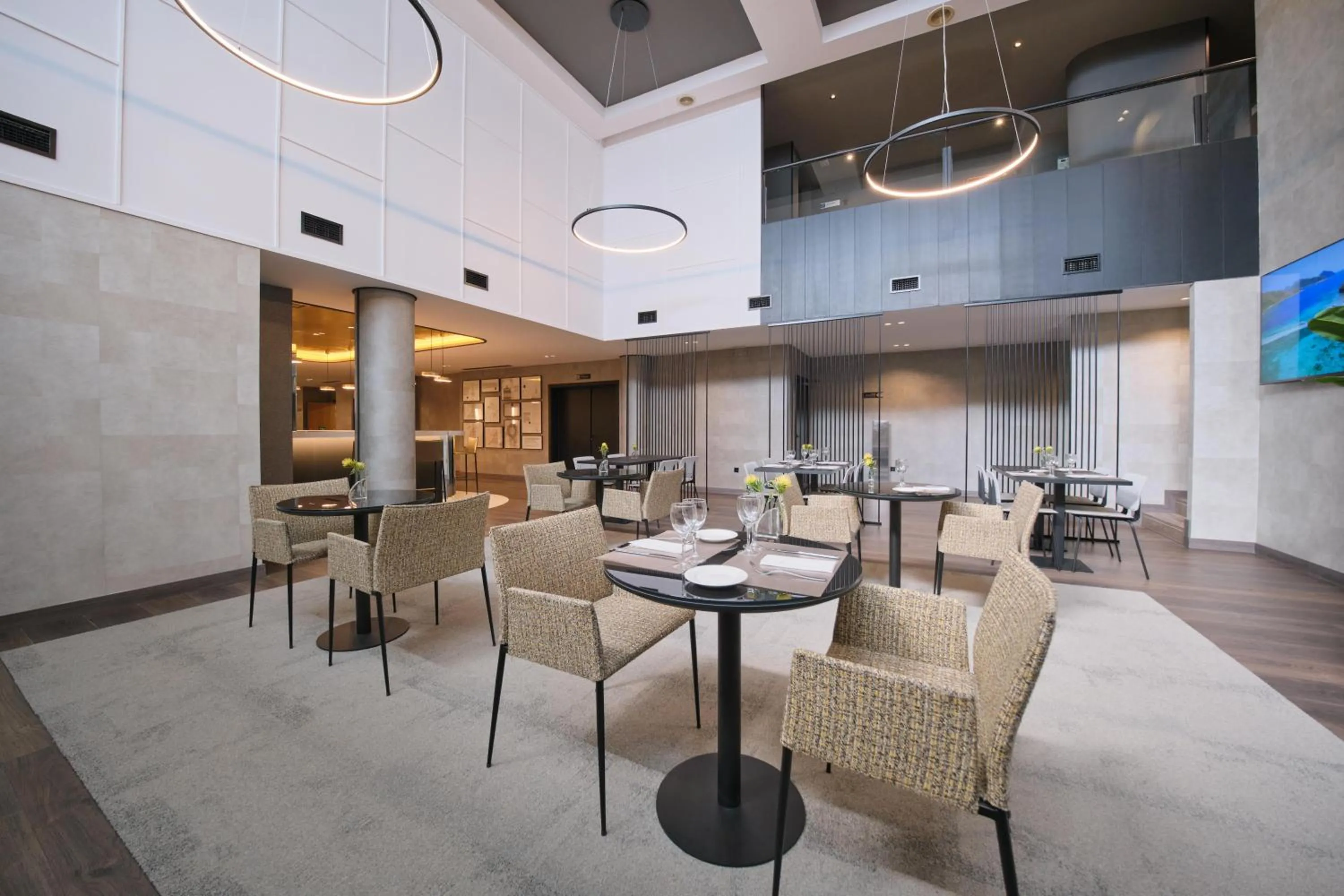 Restaurant/places to eat in 1881 Madrid Ventas Hotel