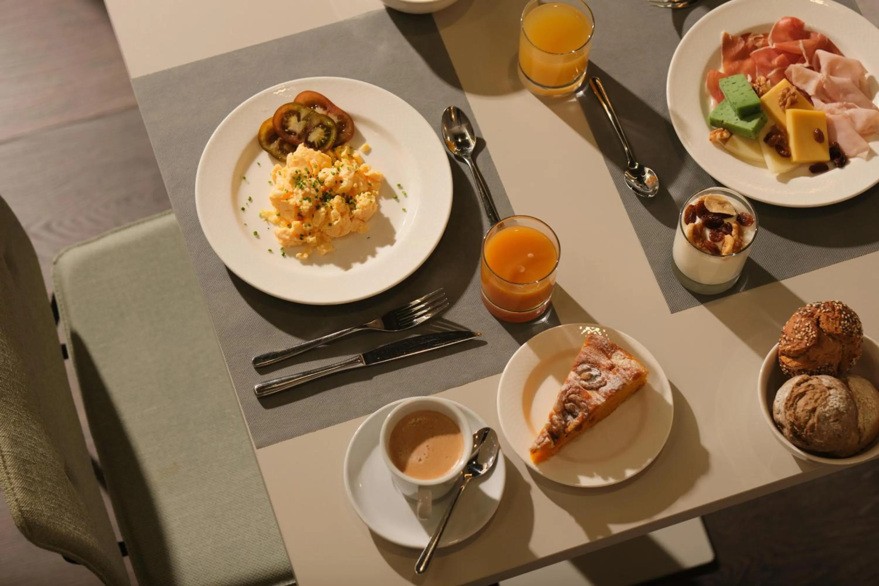 Restaurant/places to eat in 1881 Madrid Ventas Hotel