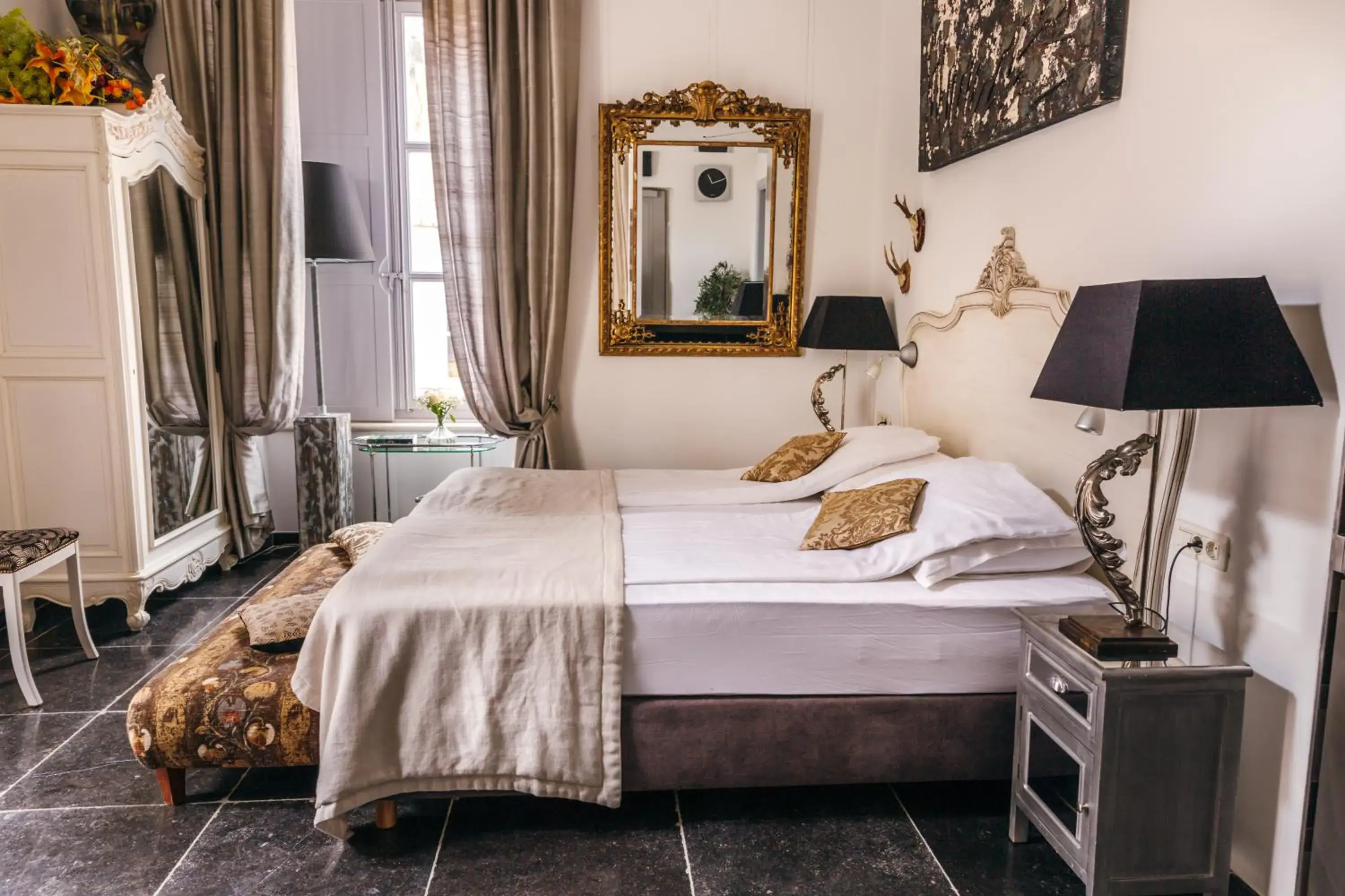 Superior King Room with Balcony in Prijeko Palace Superior King Room with Balcony in Prijeko Palace