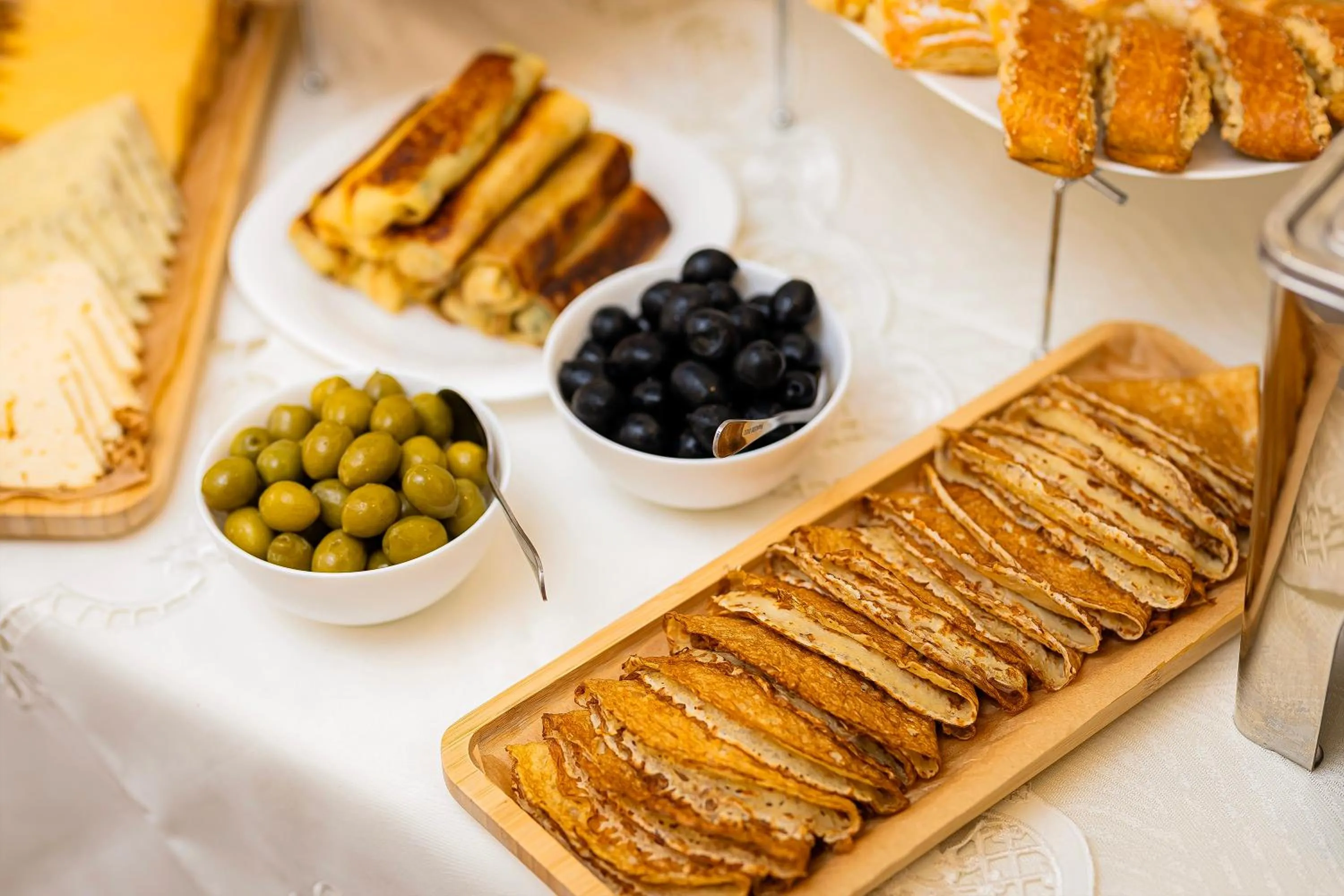 Buffet breakfast in ARSIS Family Hotel