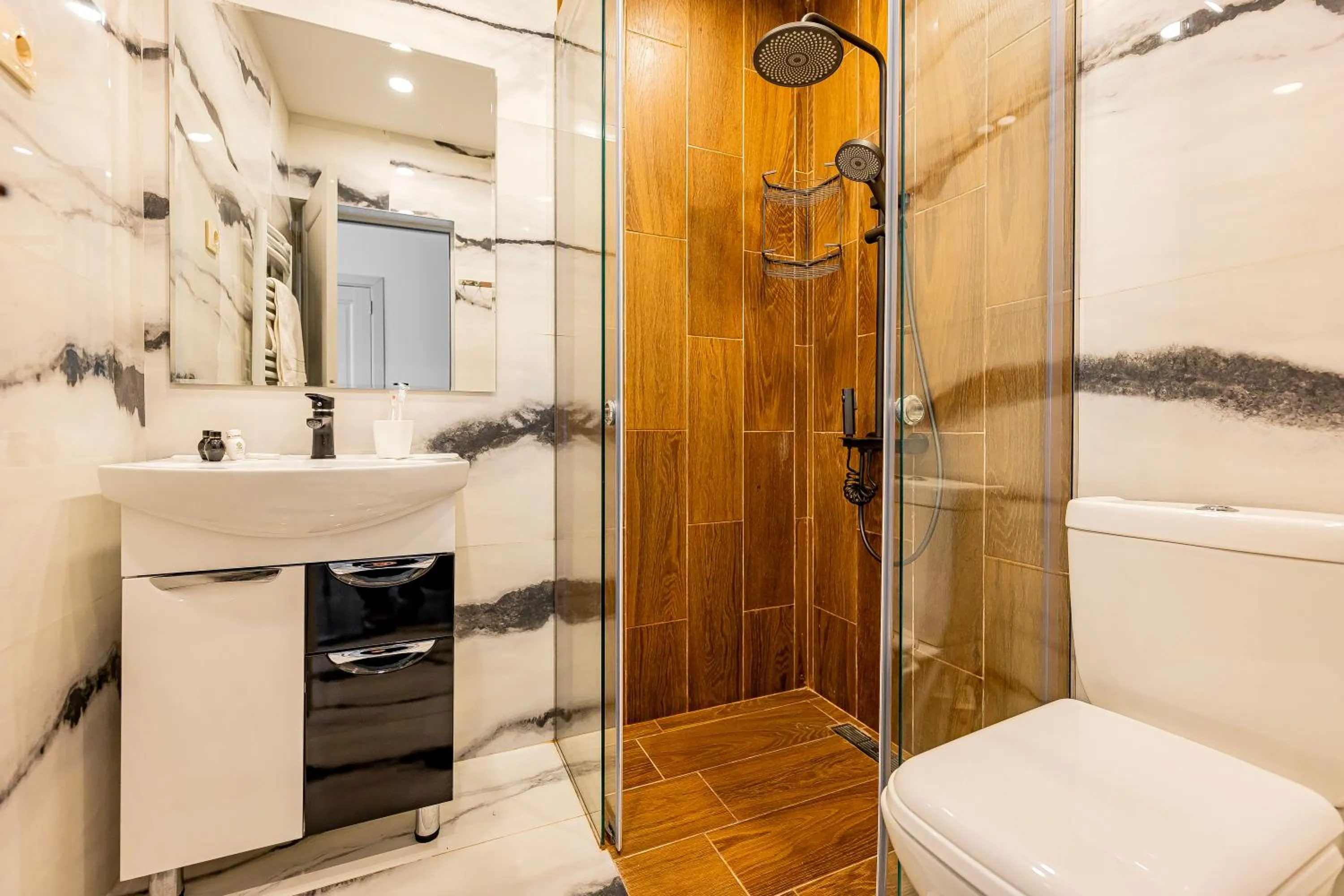 Shower in ARSIS Family Hotel