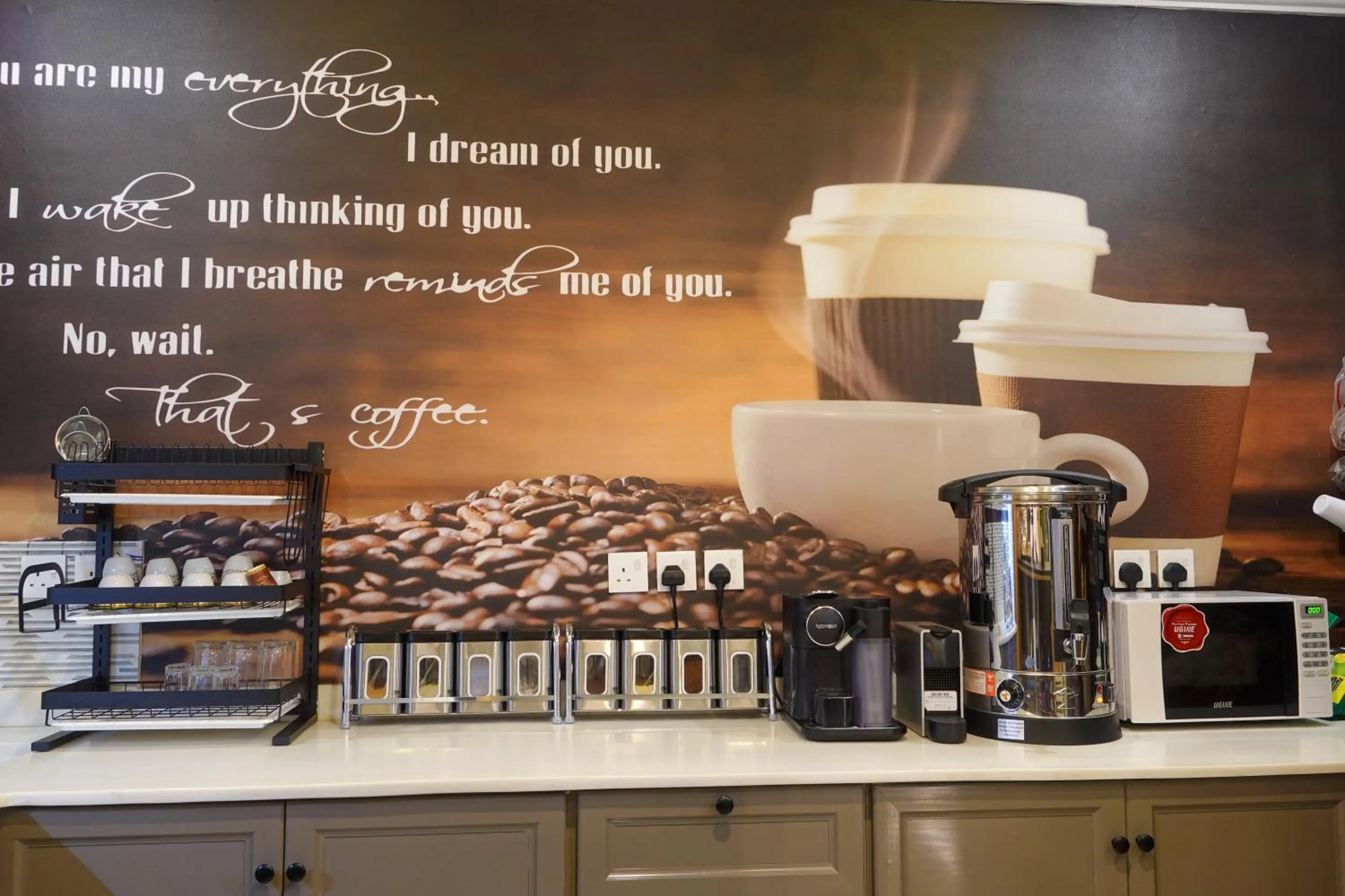 Non alcoholic drinks in شقق سوات للشقق المخدومة 4