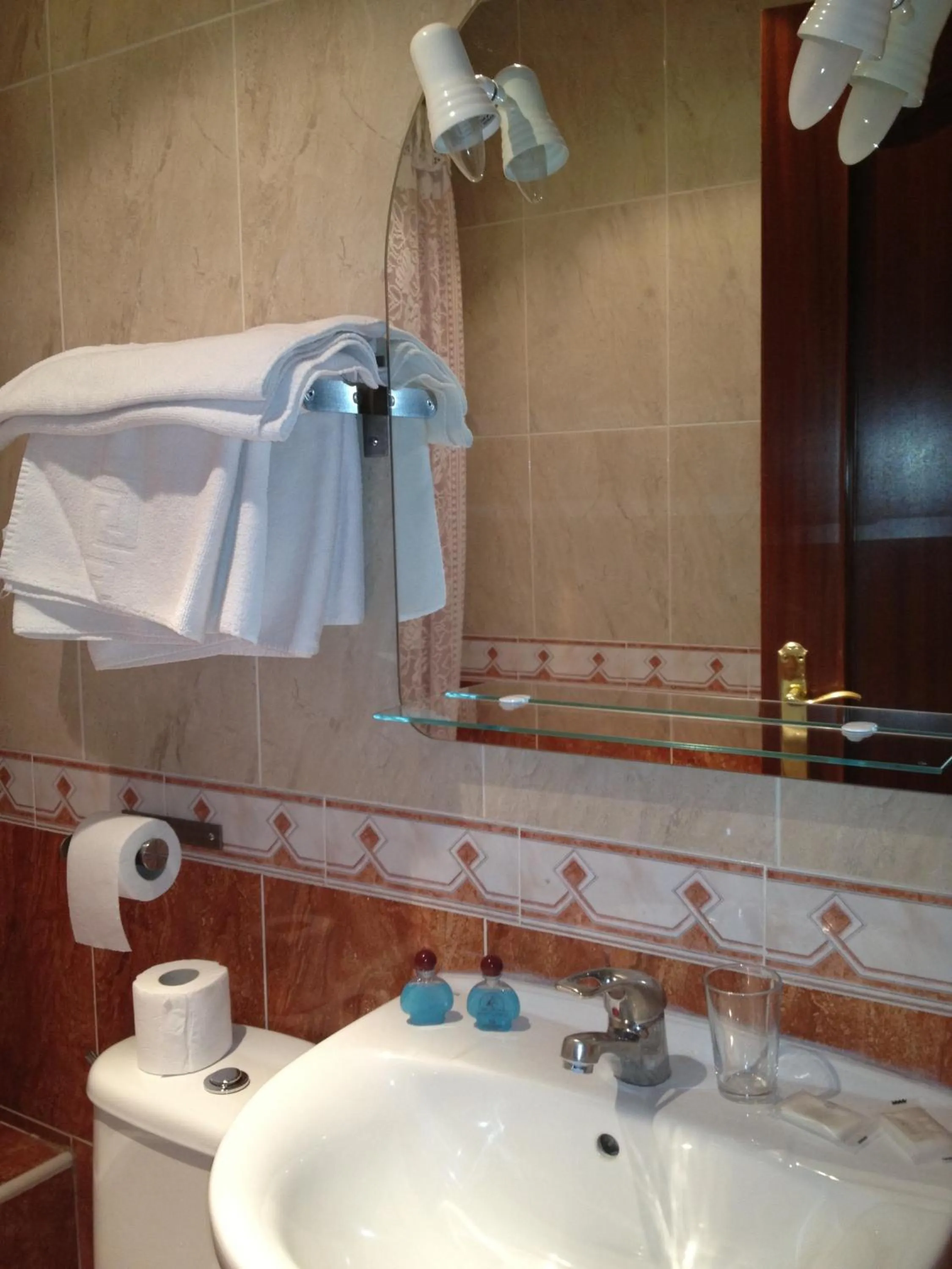 Toilet in Hotel Don Angel