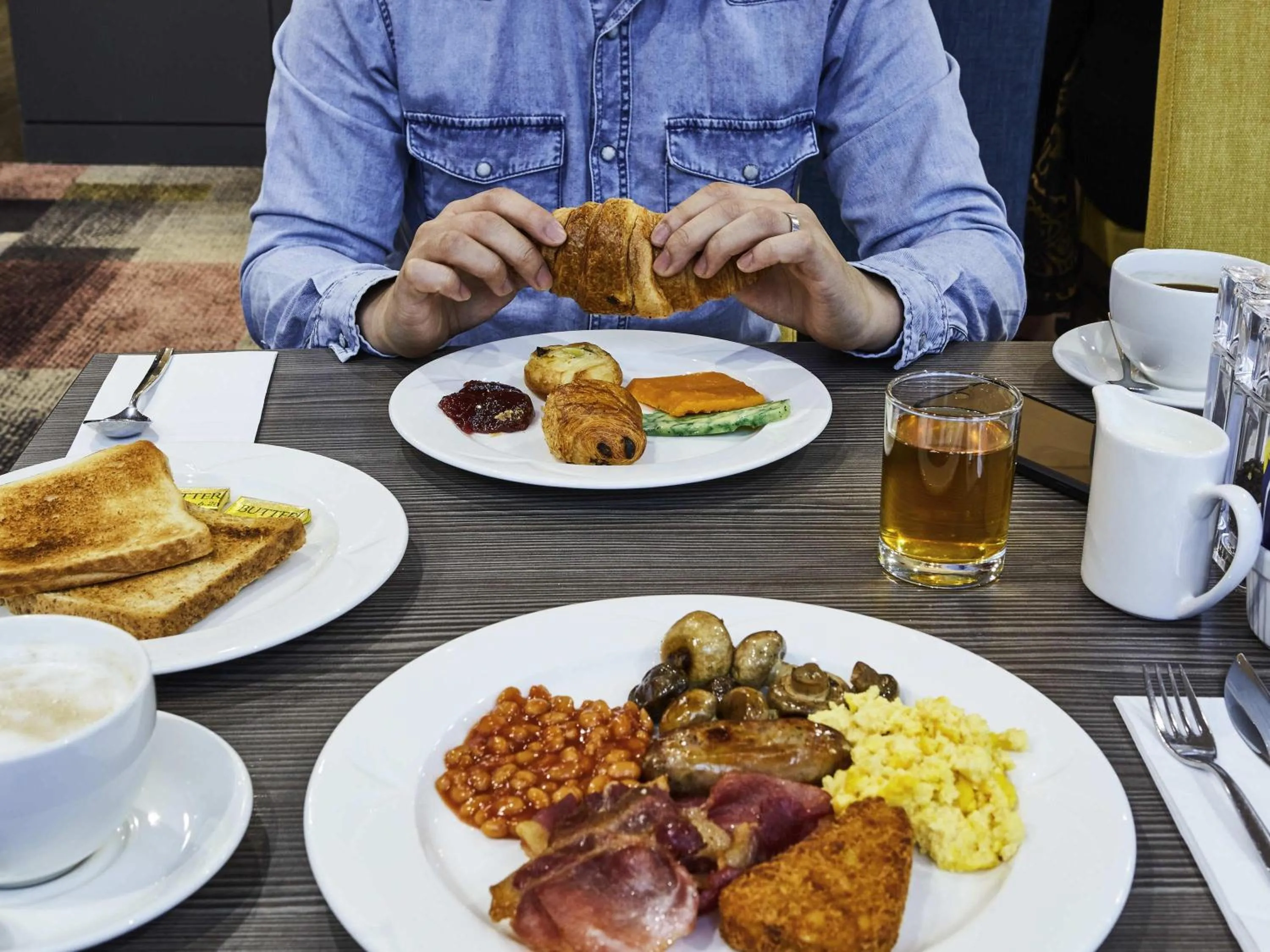 Restaurant/places to eat in Novotel Wolverhampton City Centre