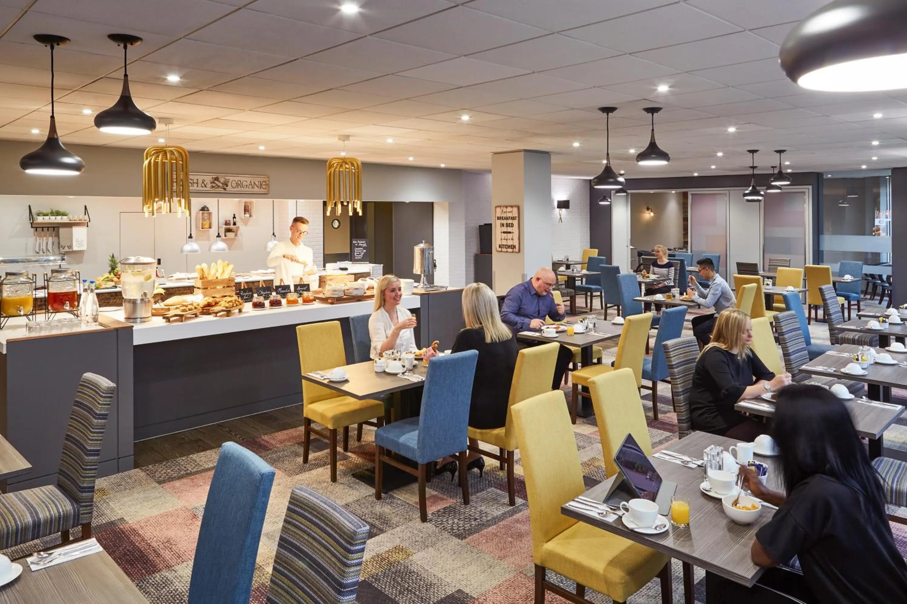 Restaurant/places to eat in Novotel Wolverhampton City Centre