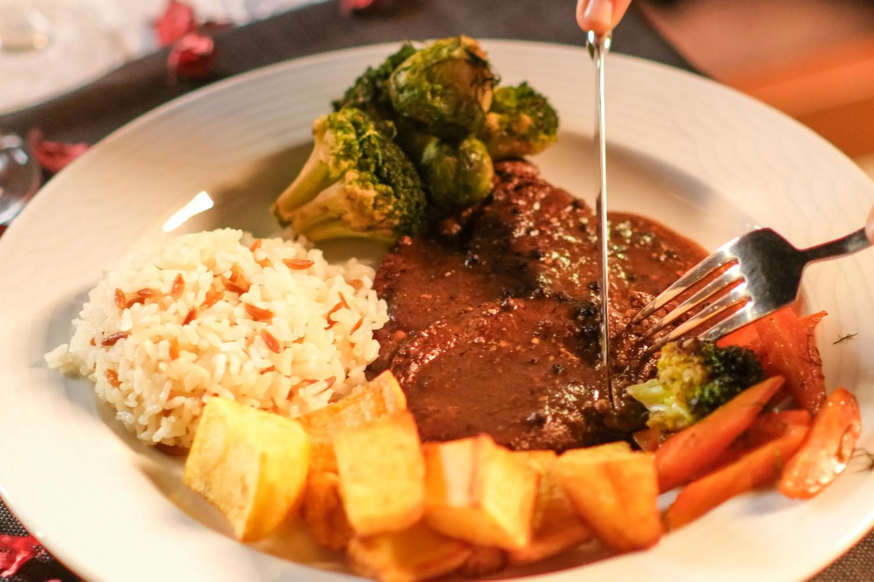 Restaurant/places to eat in Ni Marin Hotel