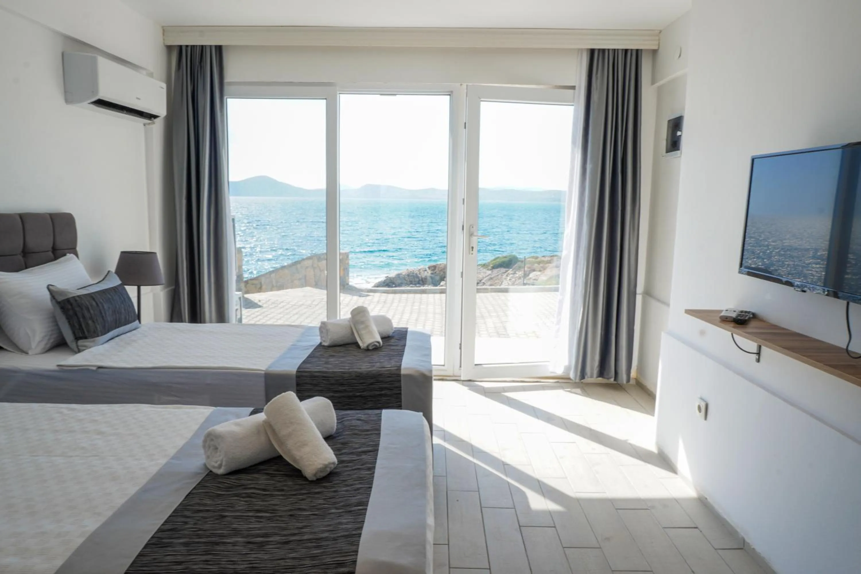 Photo of the whole room in Ni Marin Hotel