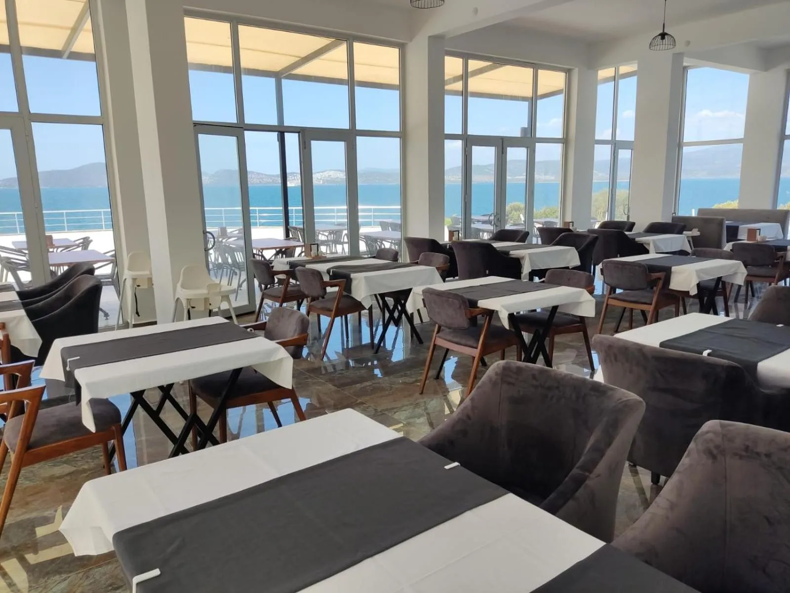 Restaurant/places to eat in Ni Marin Hotel