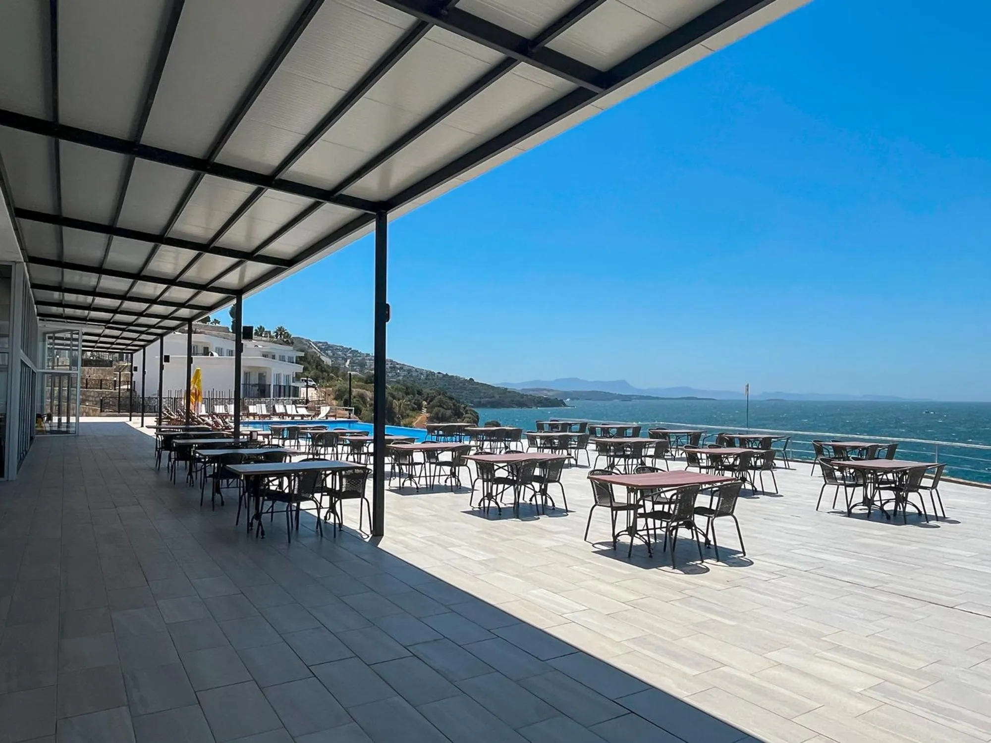 Restaurant/places to eat in Ni Marin Hotel