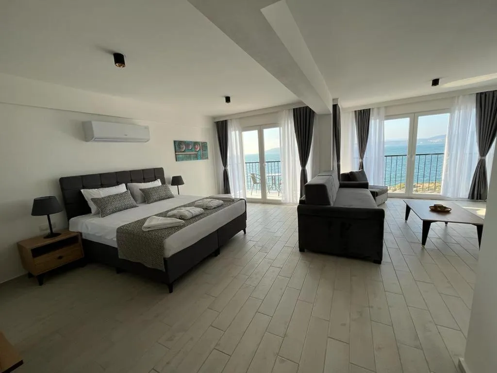 Photo of the whole room in Ni Marin Hotel