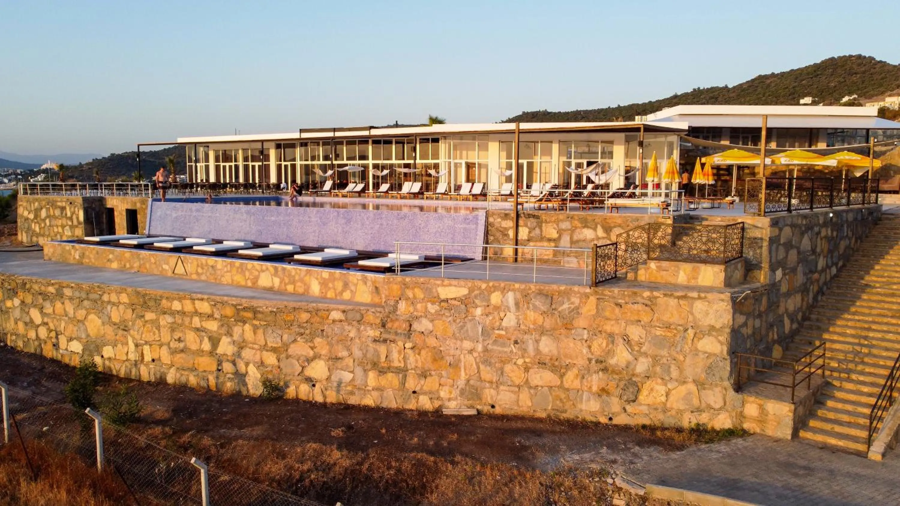 Restaurant/places to eat in Ni Marin Hotel