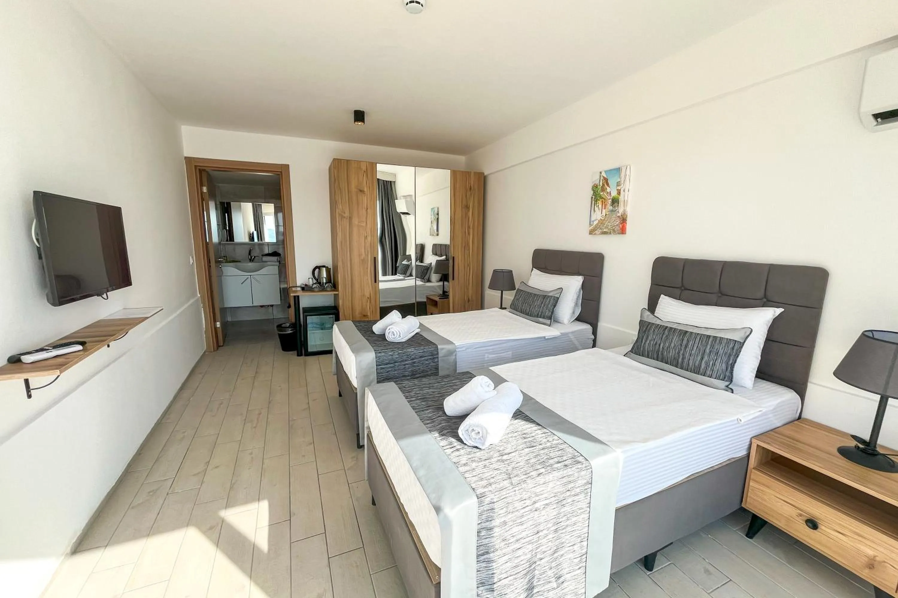 Photo of the whole room in Ni Marin Hotel