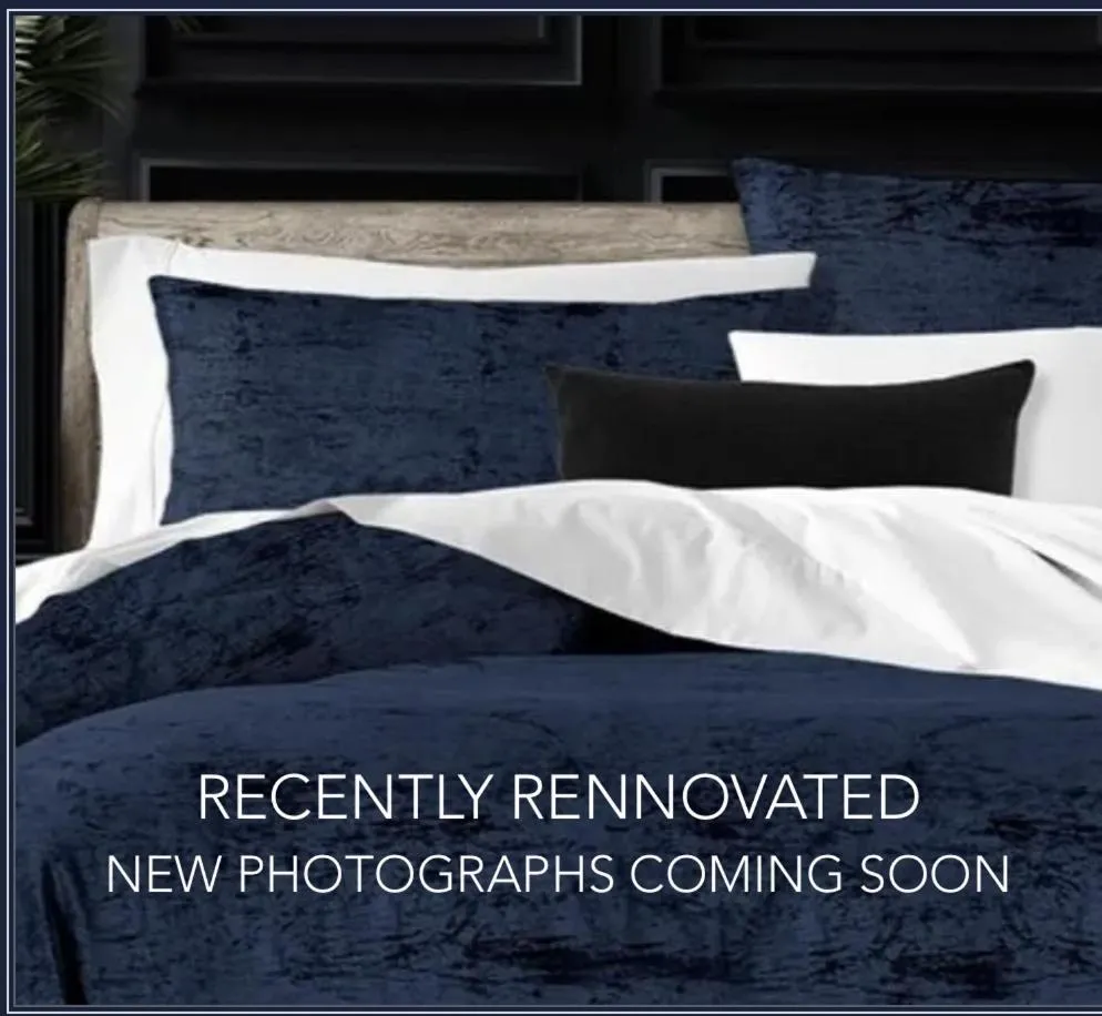 Bed in The Stockade Inn