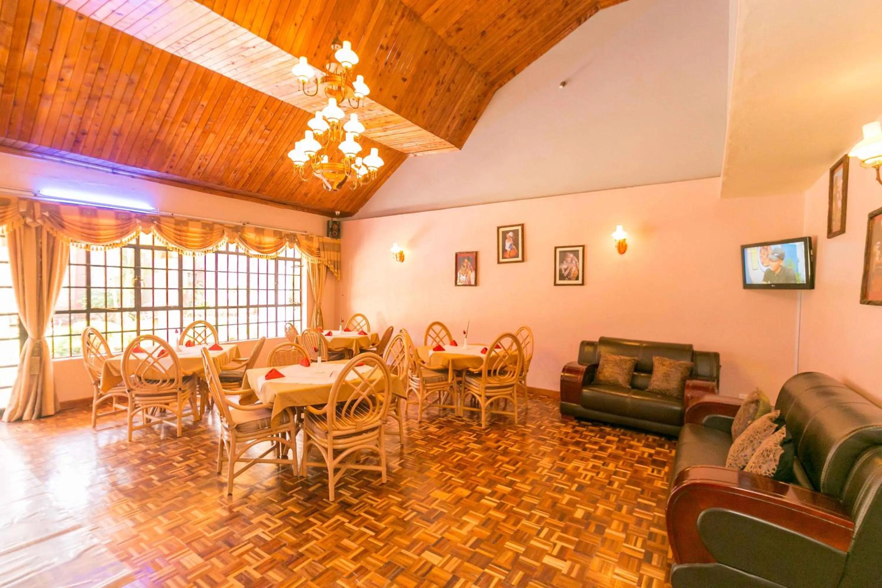 Restaurant/places to eat in Fahari Gardens Hotel