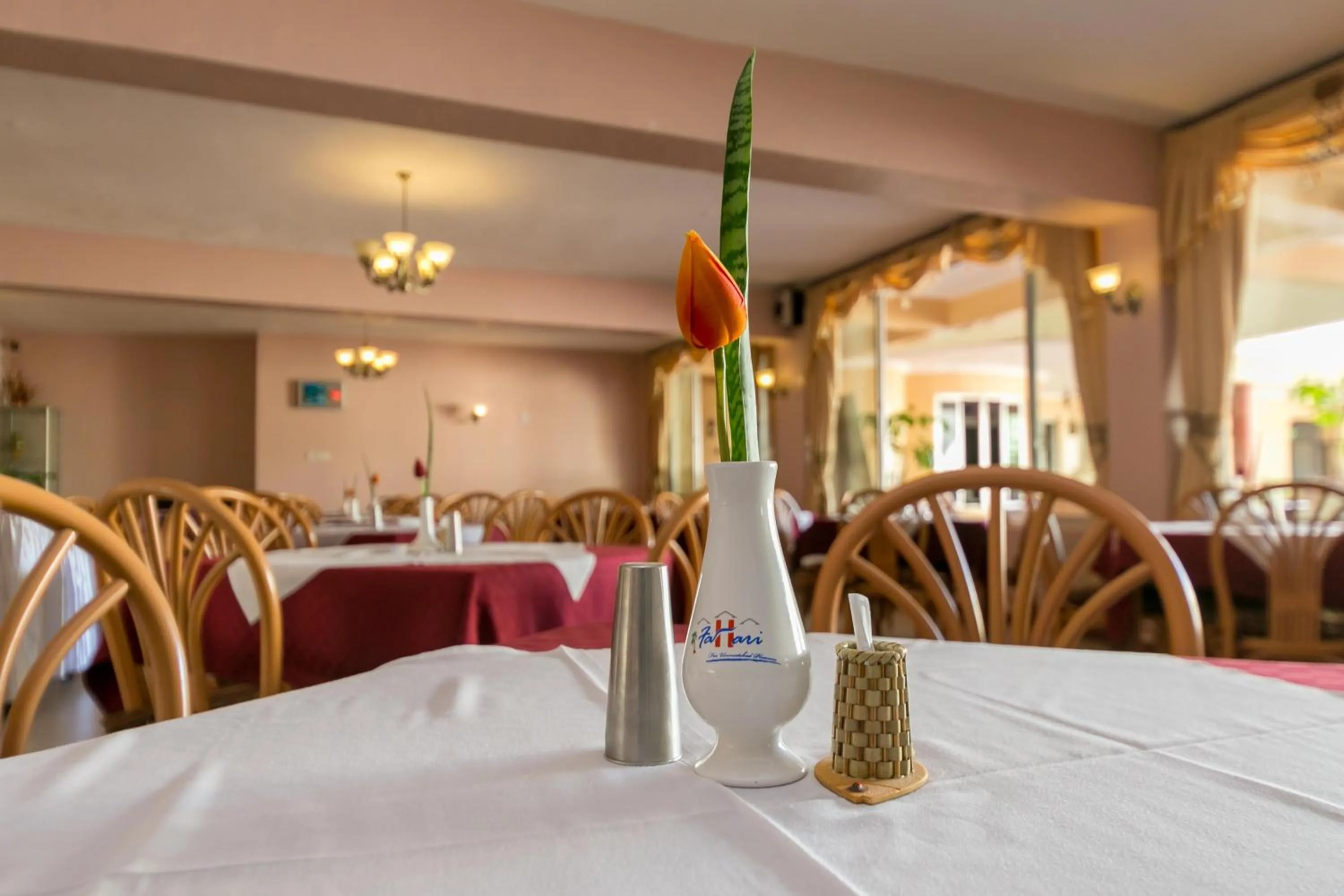 Restaurant/places to eat in Fahari Gardens Hotel