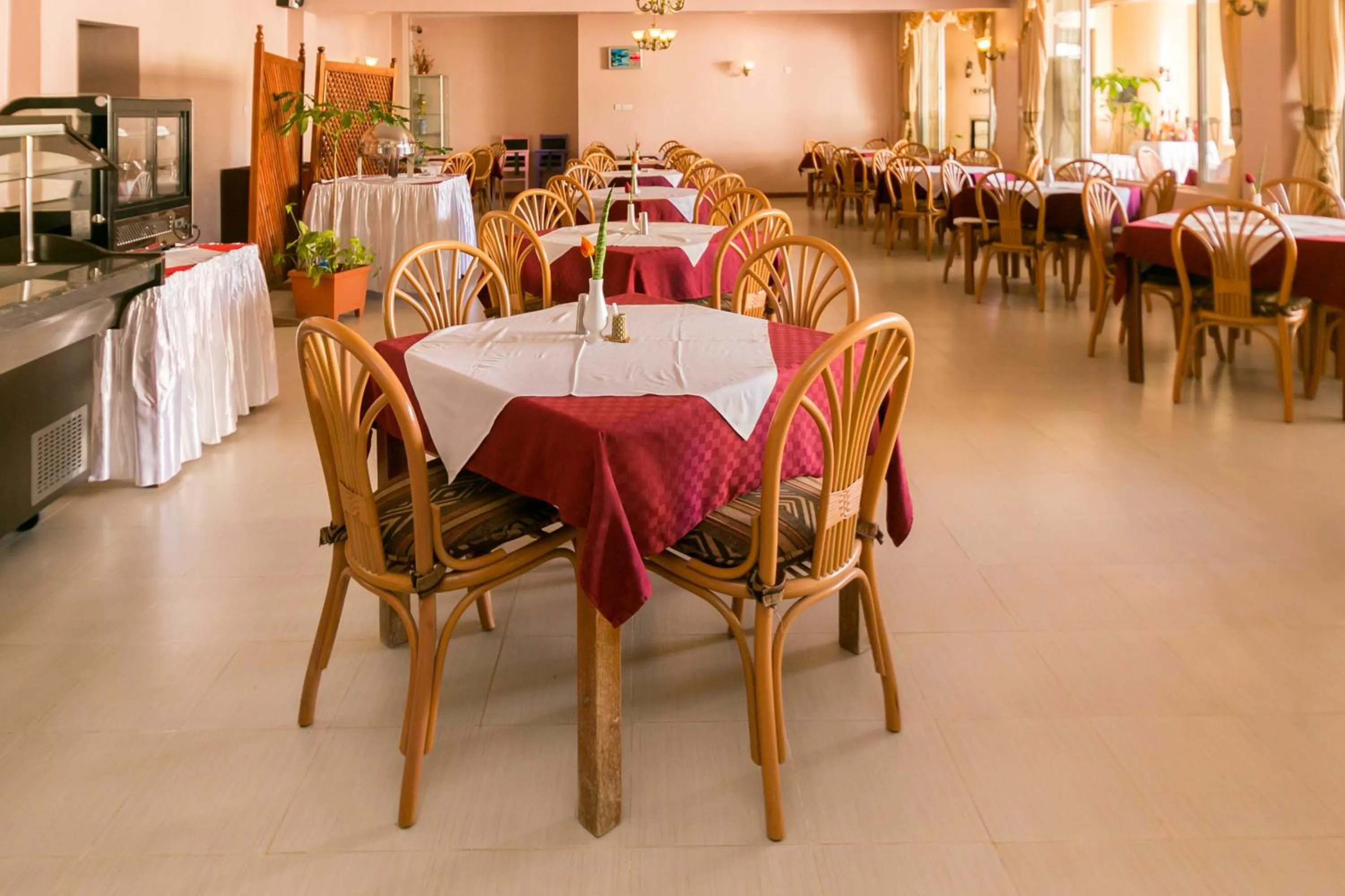 Restaurant/places to eat in Fahari Gardens Hotel