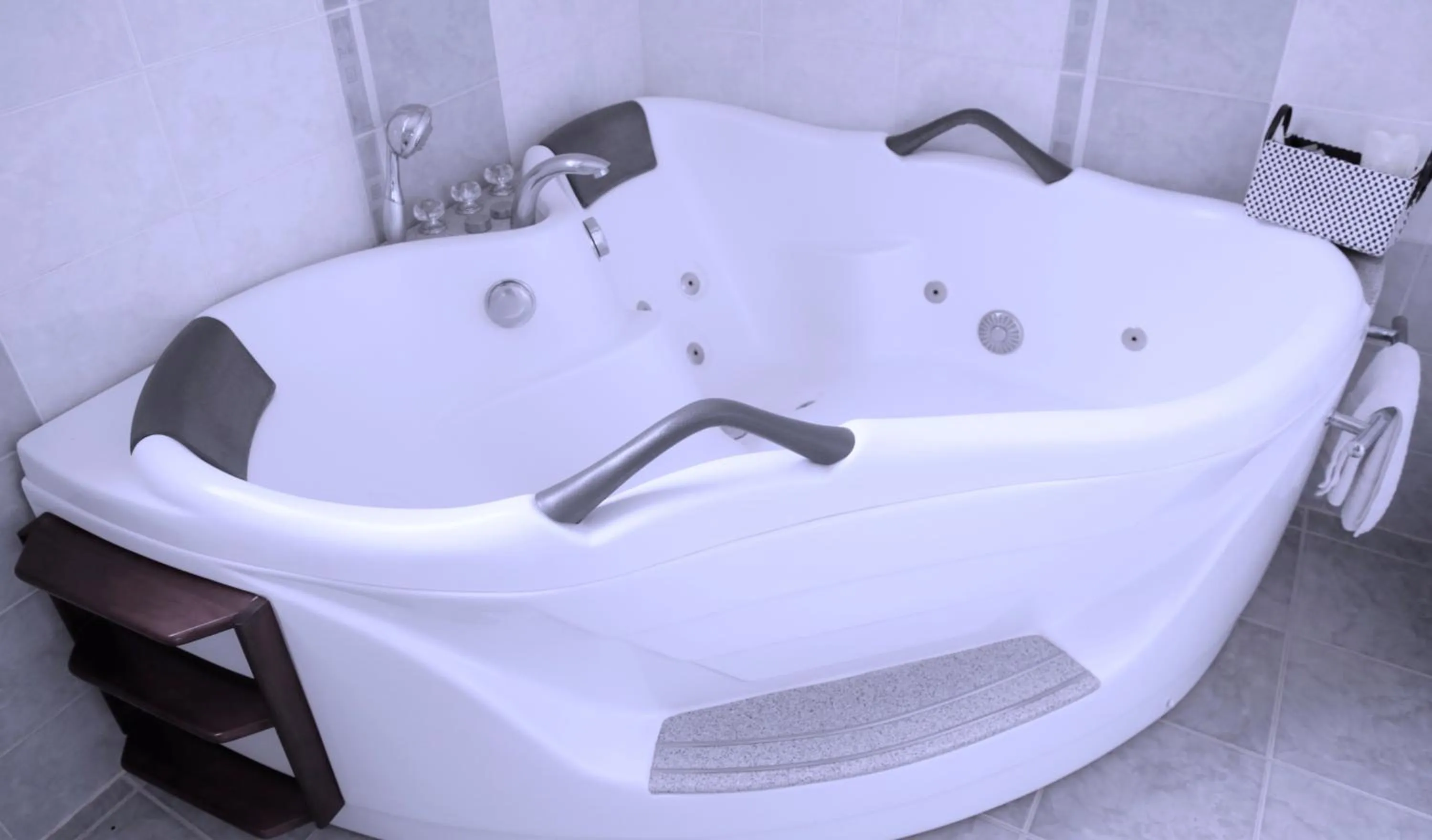 Hot Tub in Fahari Gardens Hotel