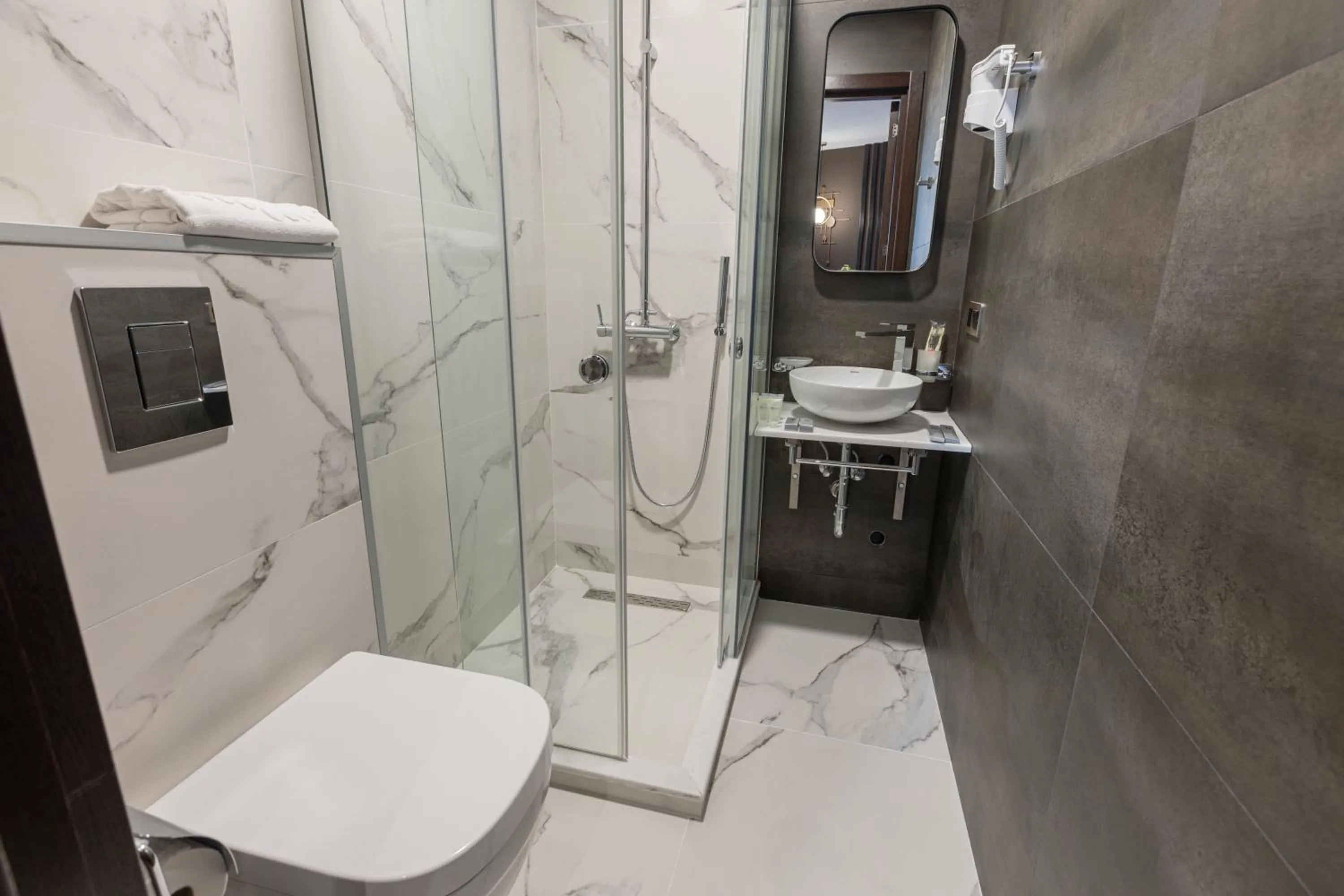 Shower in Bellevue Boutique Hotel