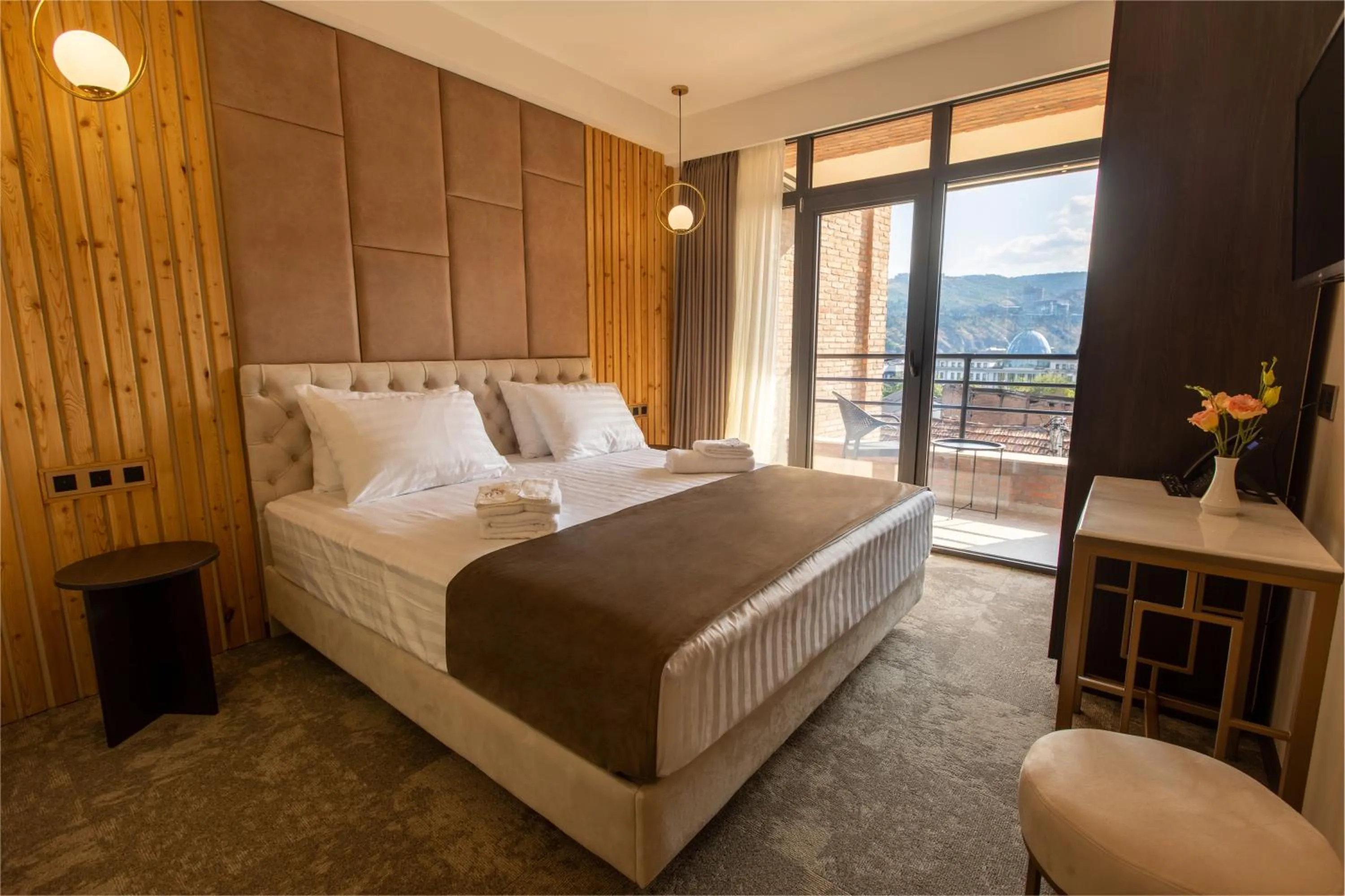 Photo of the whole room, Bed in Bellevue Boutique Hotel