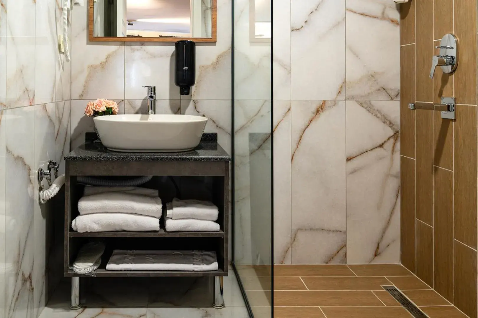 Budget Double or Twin Room in Grand 464 Otel Budget Double or Twin Room in Grand 464 Otel