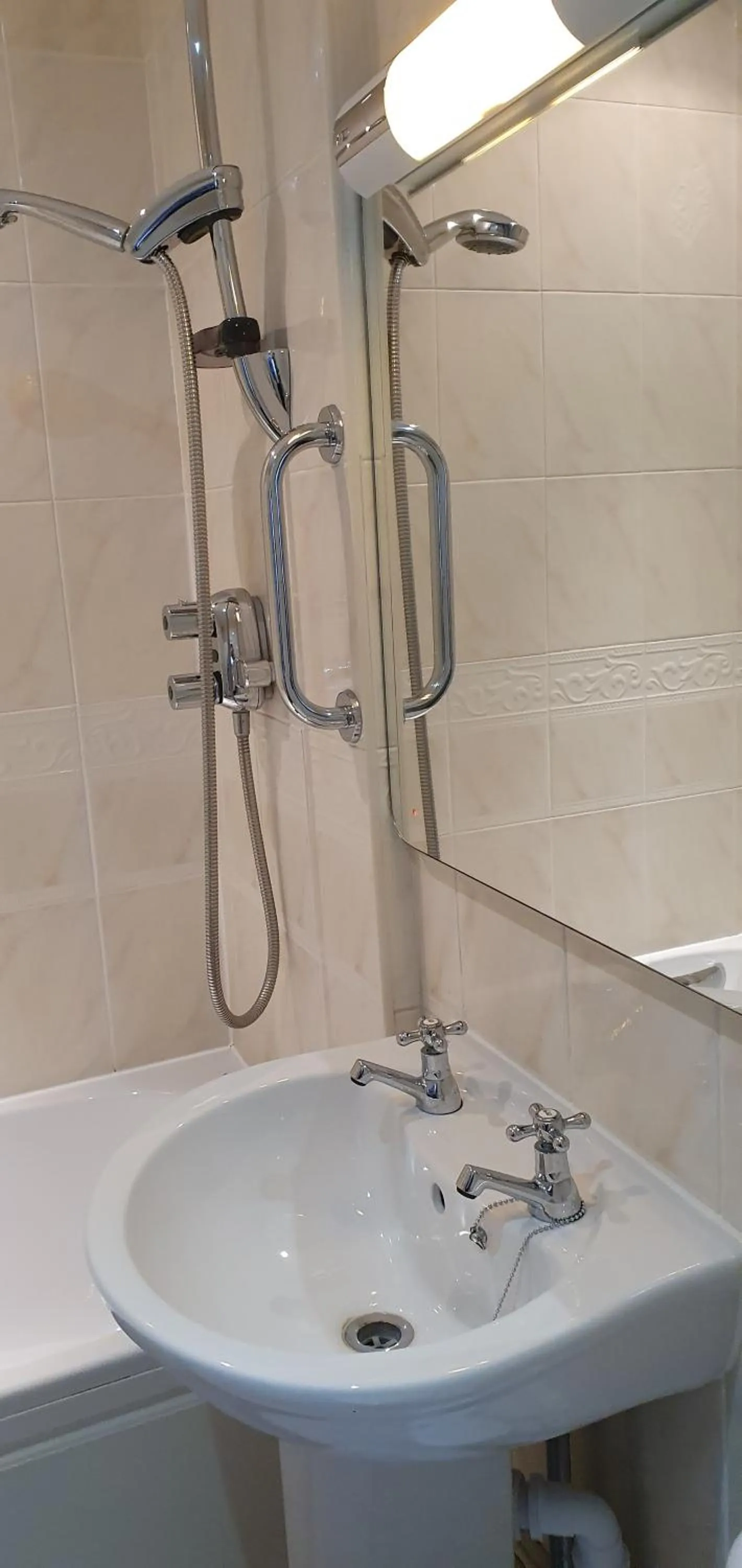 Shower in Oaklands Hall Hotel Sure Hotel Collection by Best Western