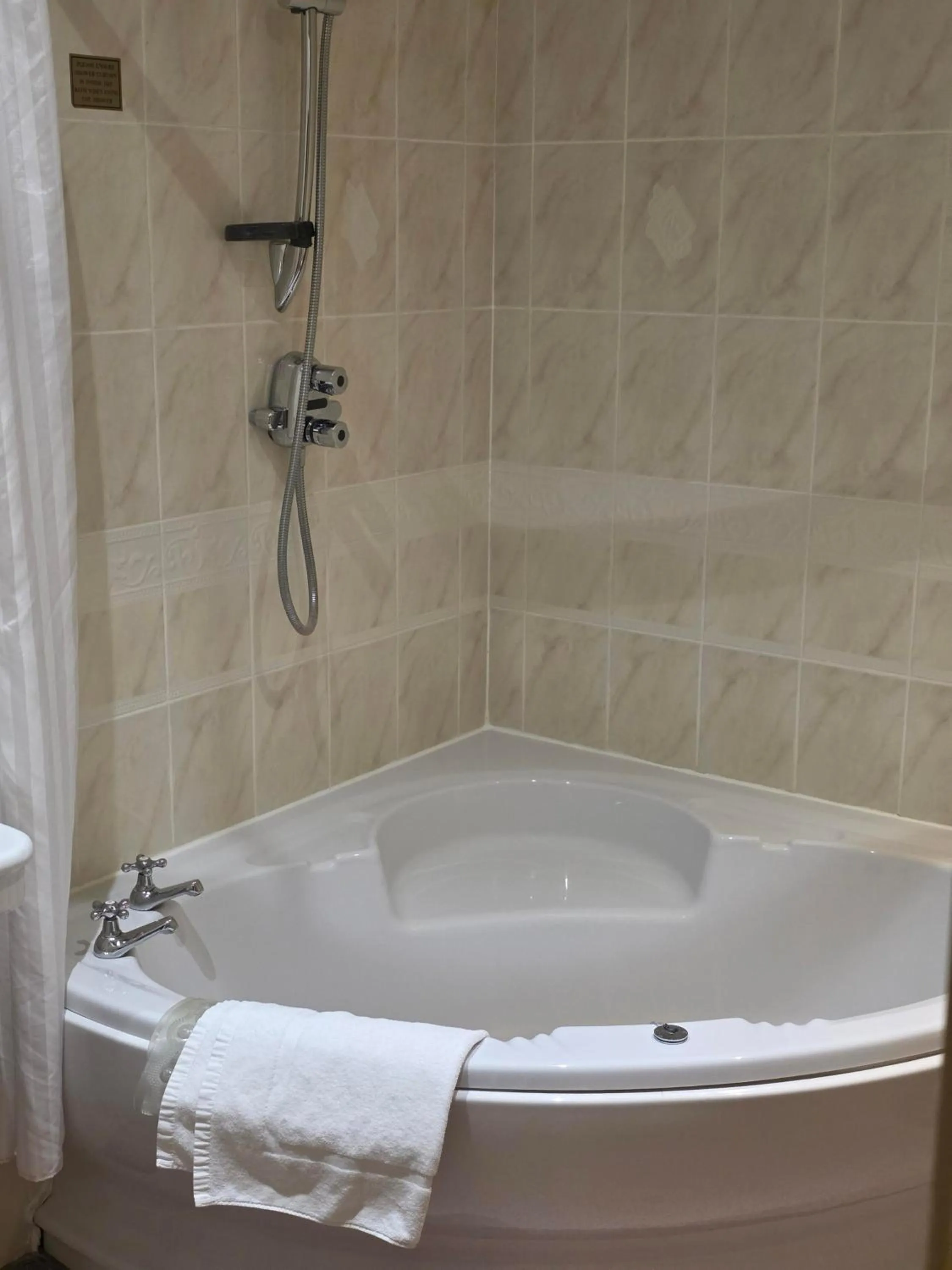 Shower in Oaklands Hall Hotel Grimsby