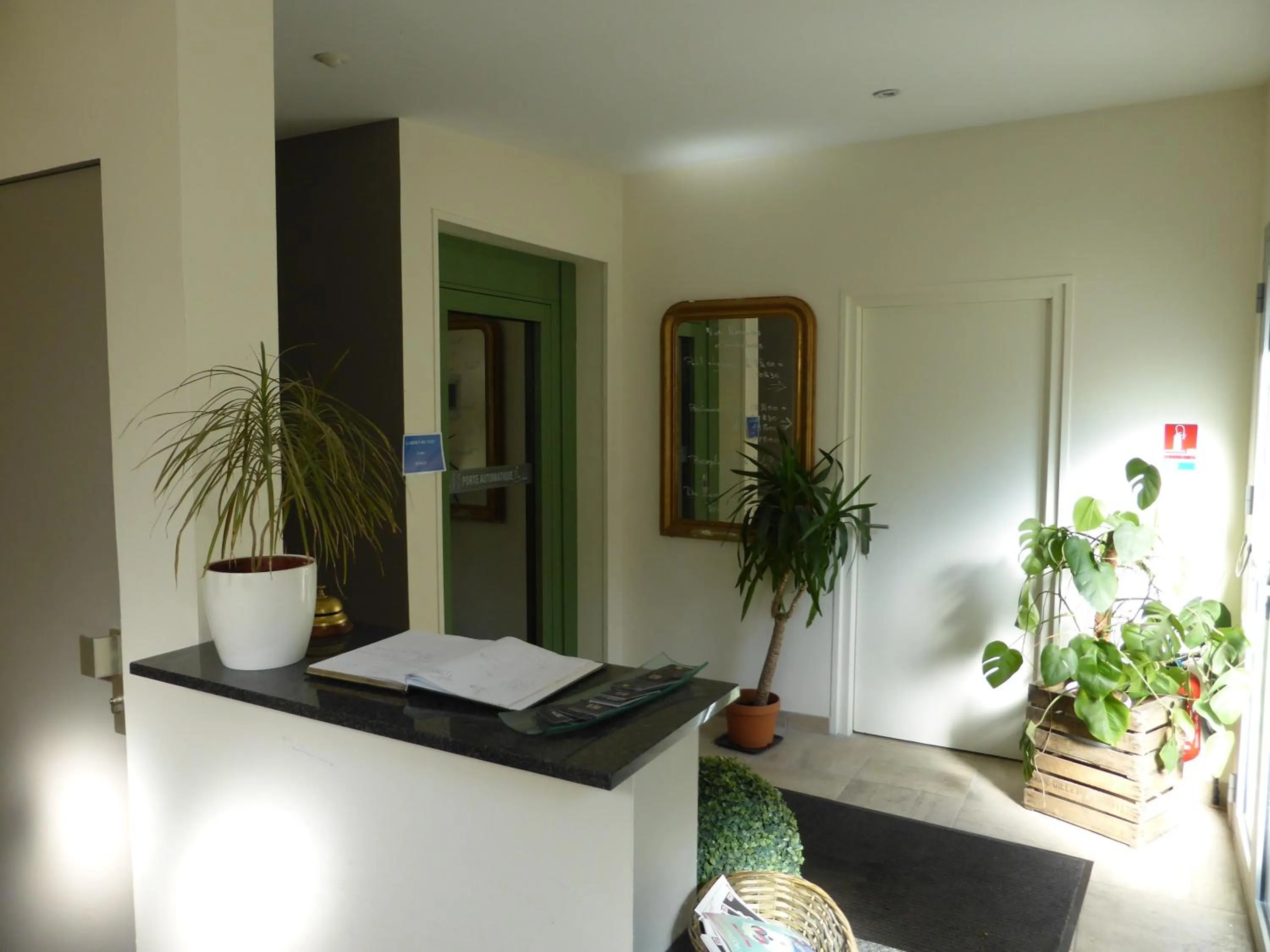 Lobby or reception in Le Bannier Hotel Restaurant