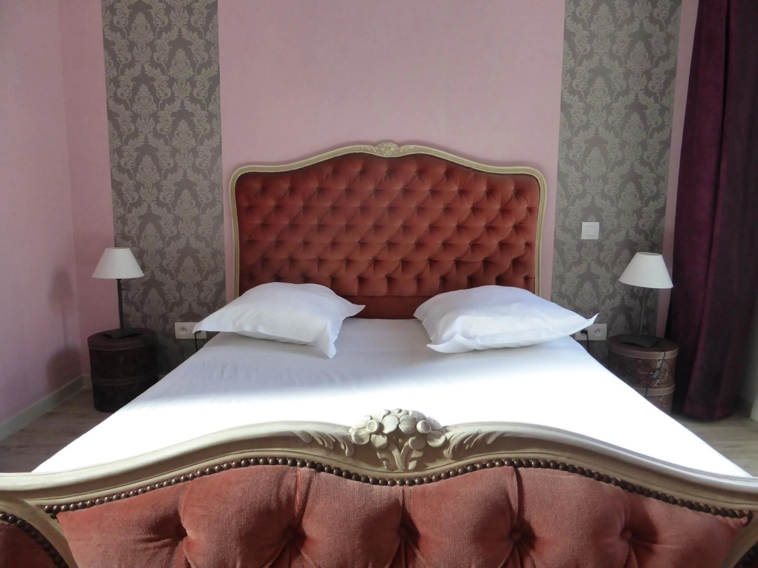Lounge or bar, Bed in Le Bannier Hotel Restaurant