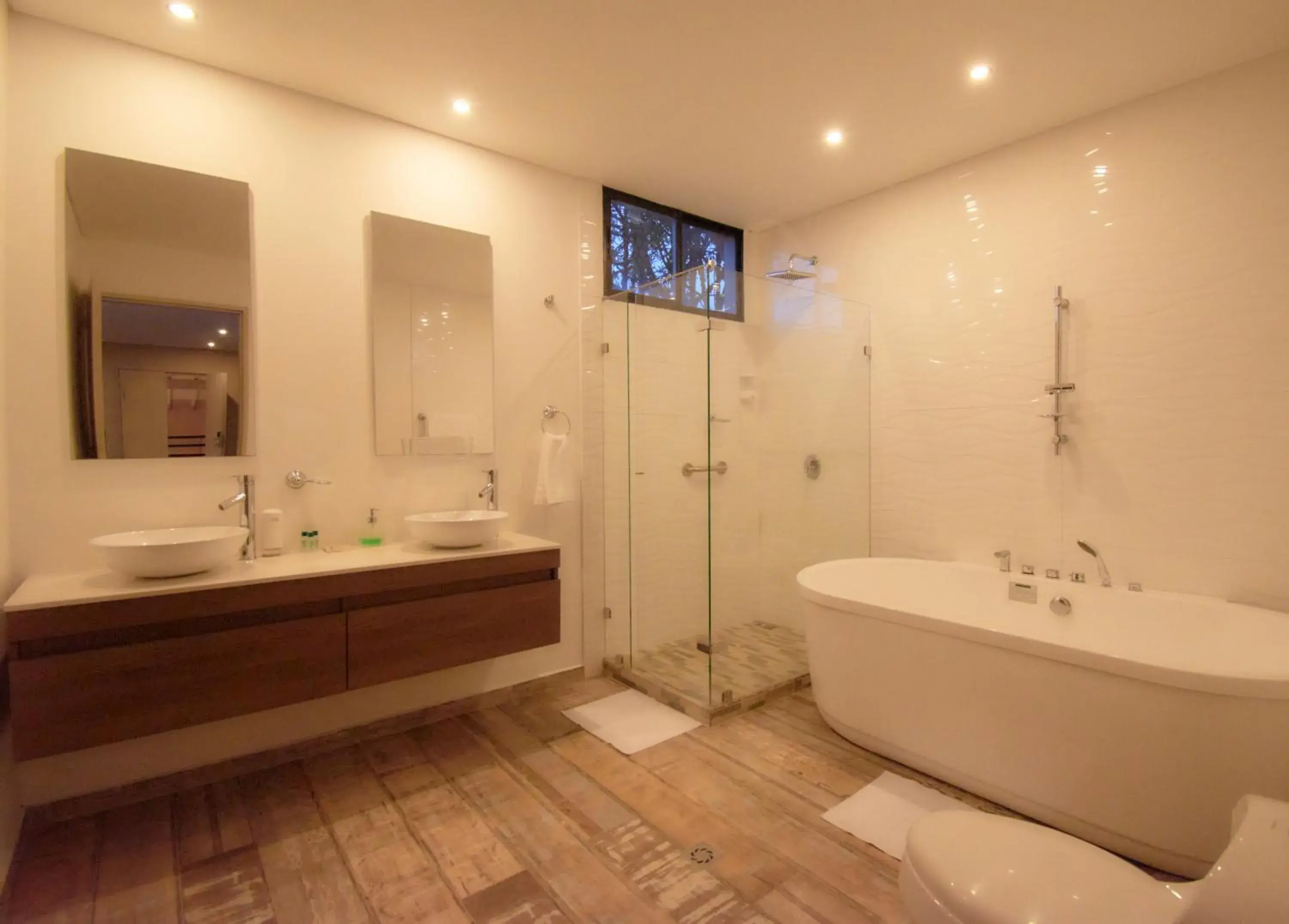 Deluxe Queen Suite in Kokumi by Bernalo Hotels Deluxe Queen Suite in Kokumi by Bernalo Hotels