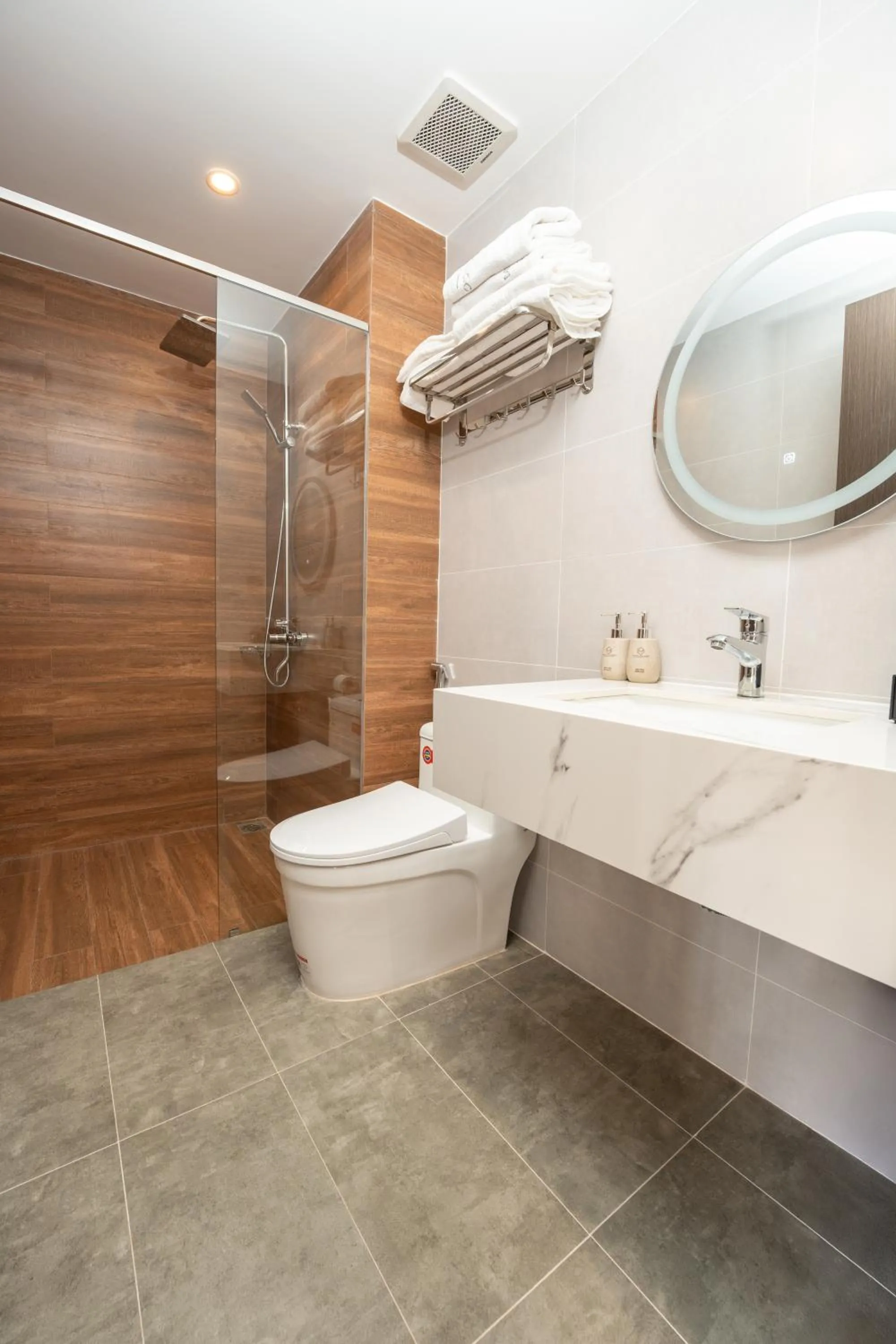 Shower in Mimosa Hotel Phú Quốc