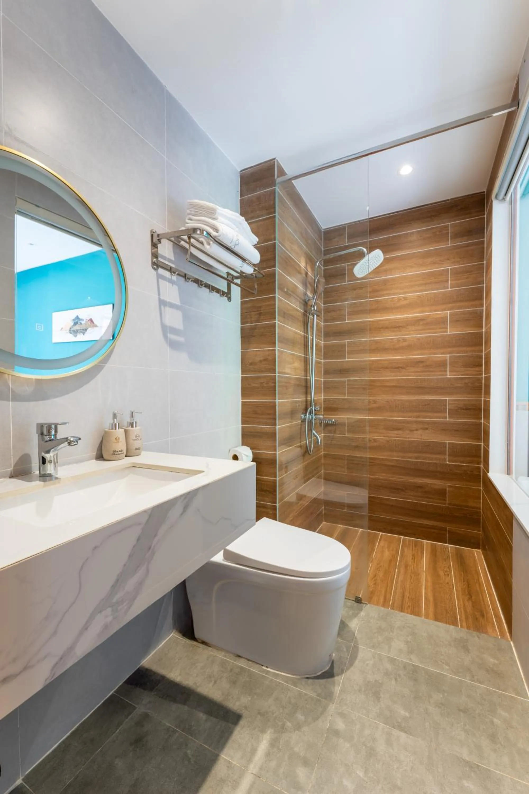 Shower in Mimosa Hotel Phú Quốc