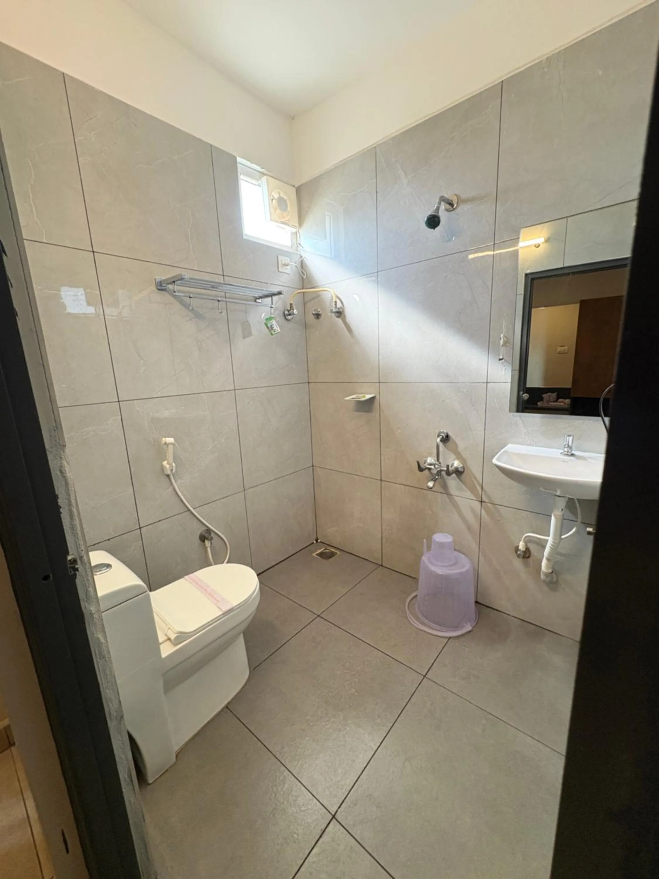 Toilet in Hotel Park Varaahi